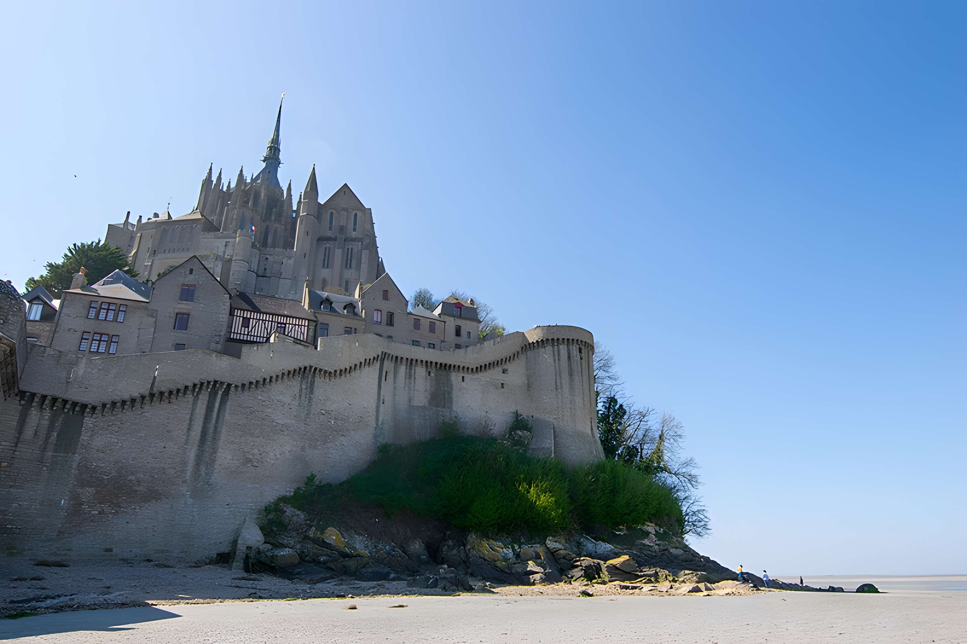 Remparts, enceinte de la ville et ses dépendances