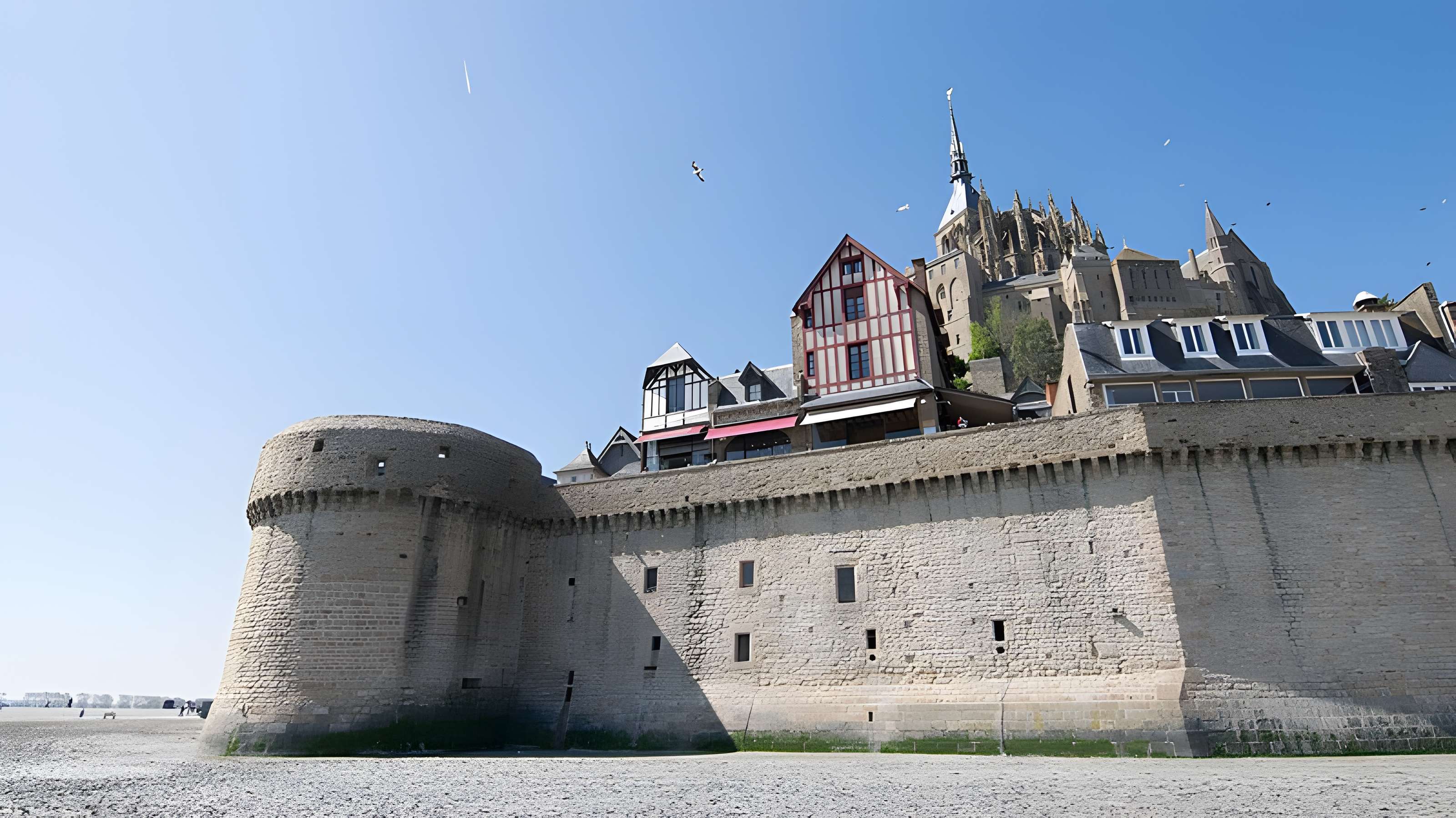 Remparts, enceinte de la ville et ses dépendances