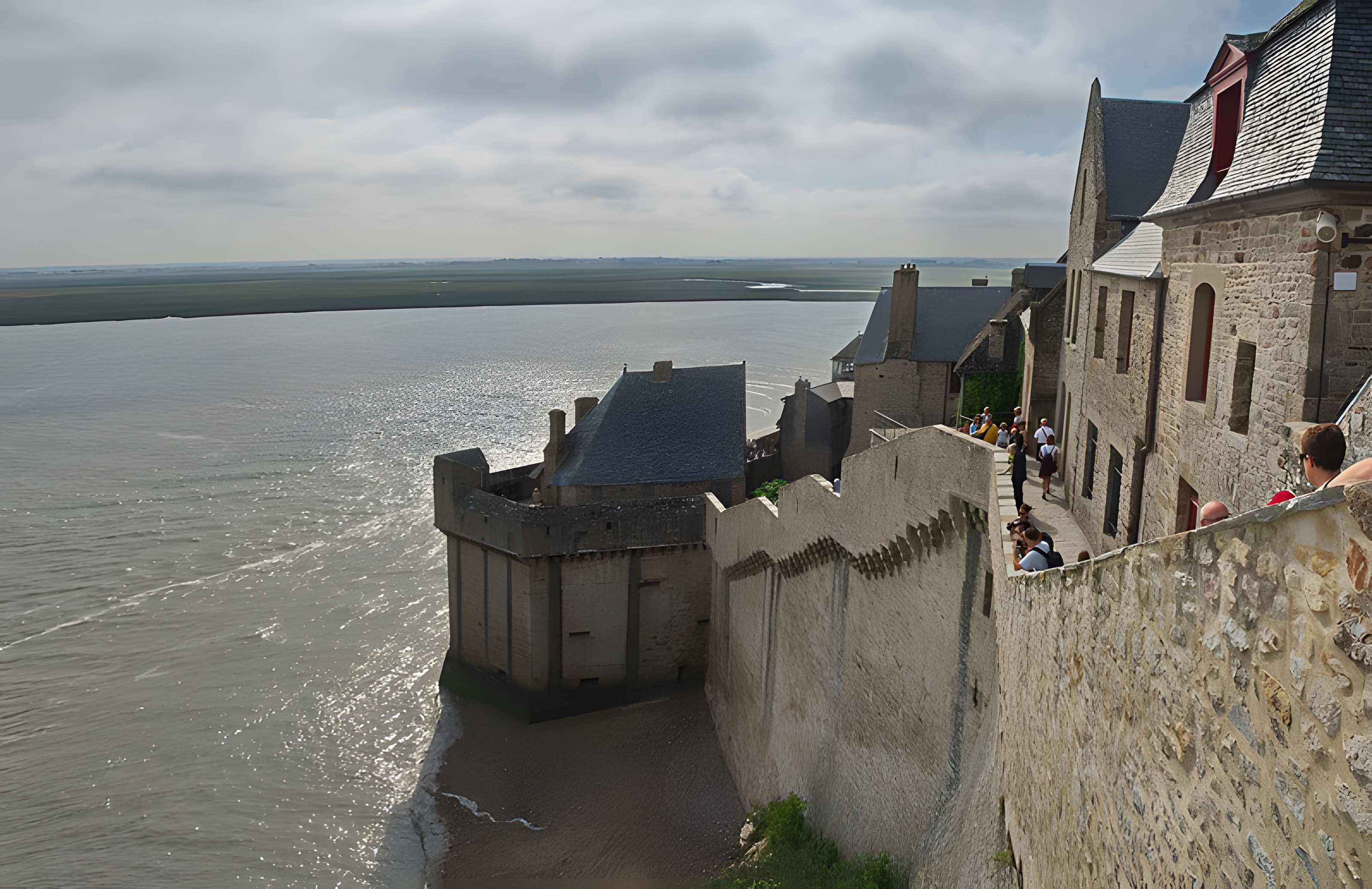 Remparts, enceinte de la ville et ses dépendances