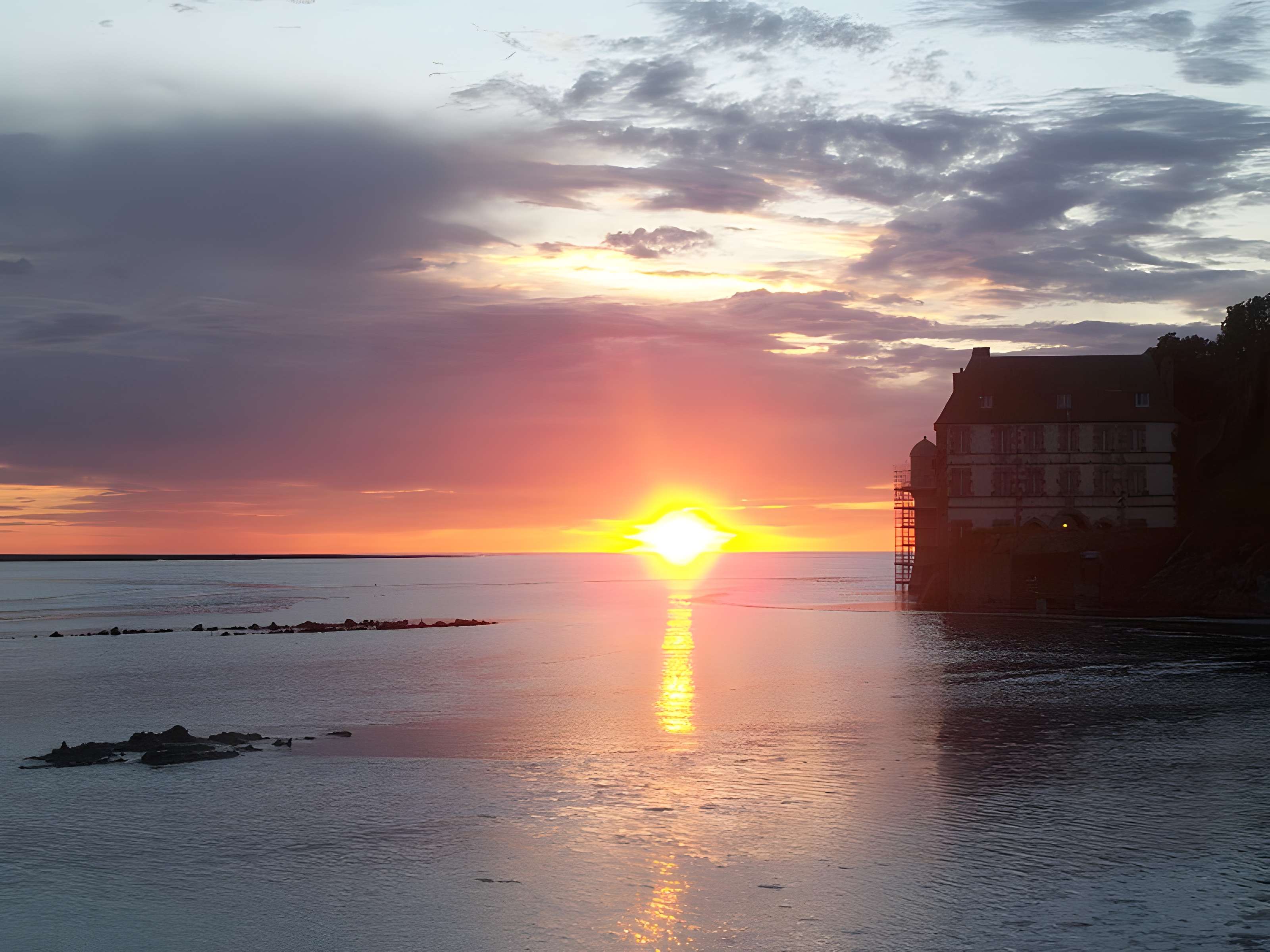 Remparts, enceinte de la ville et ses dépendances