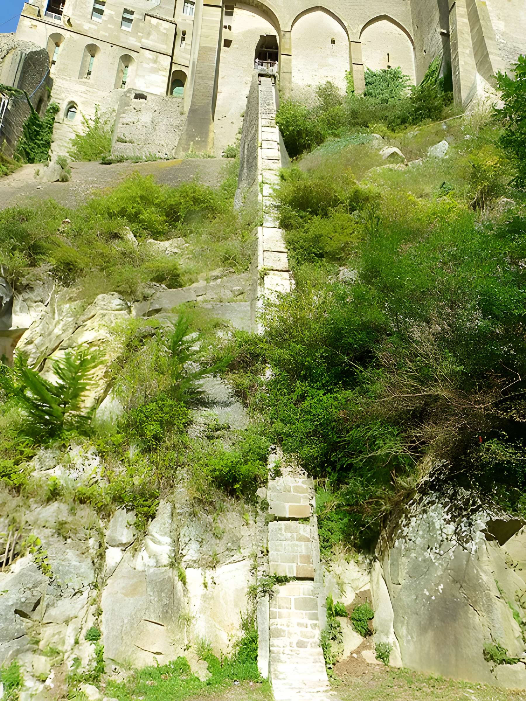 Remparts, enceinte de la ville et ses dépendances