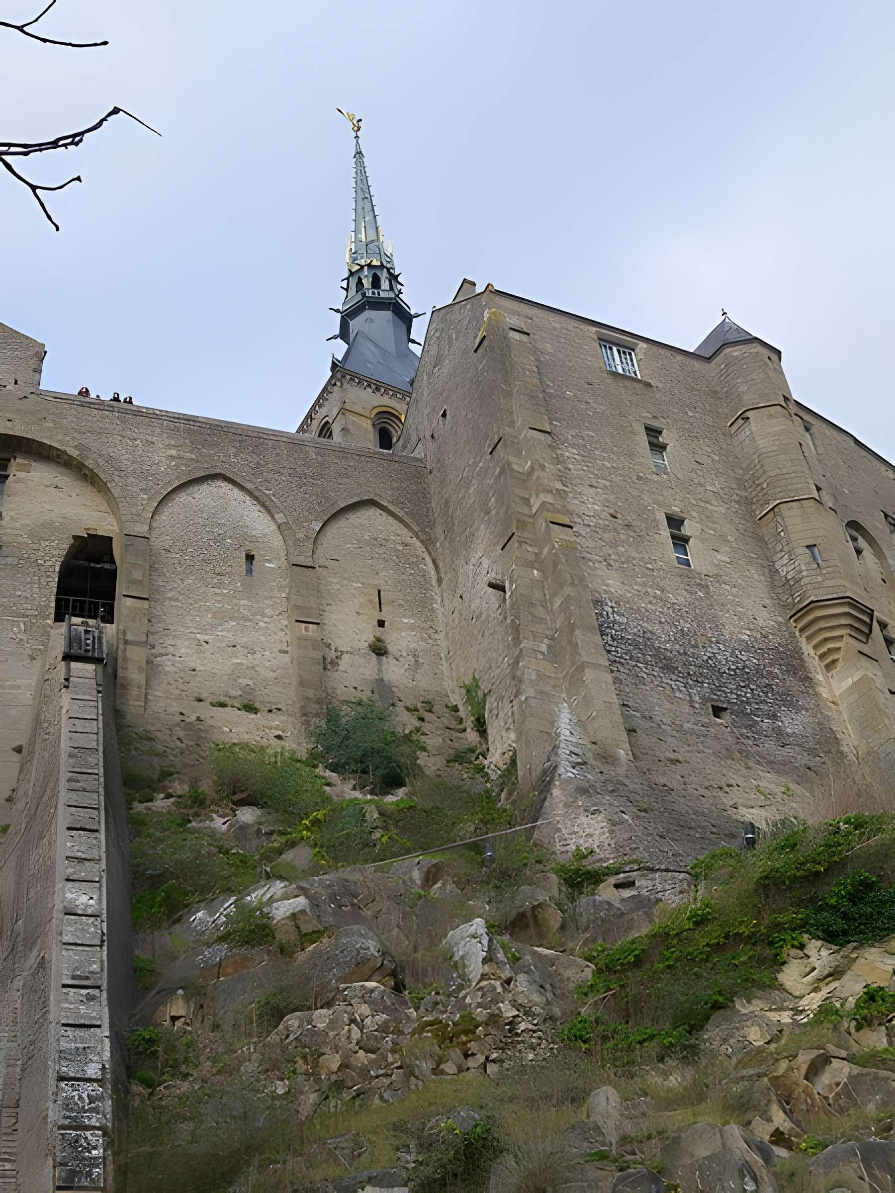 Remparts, enceinte de la ville et ses dépendances