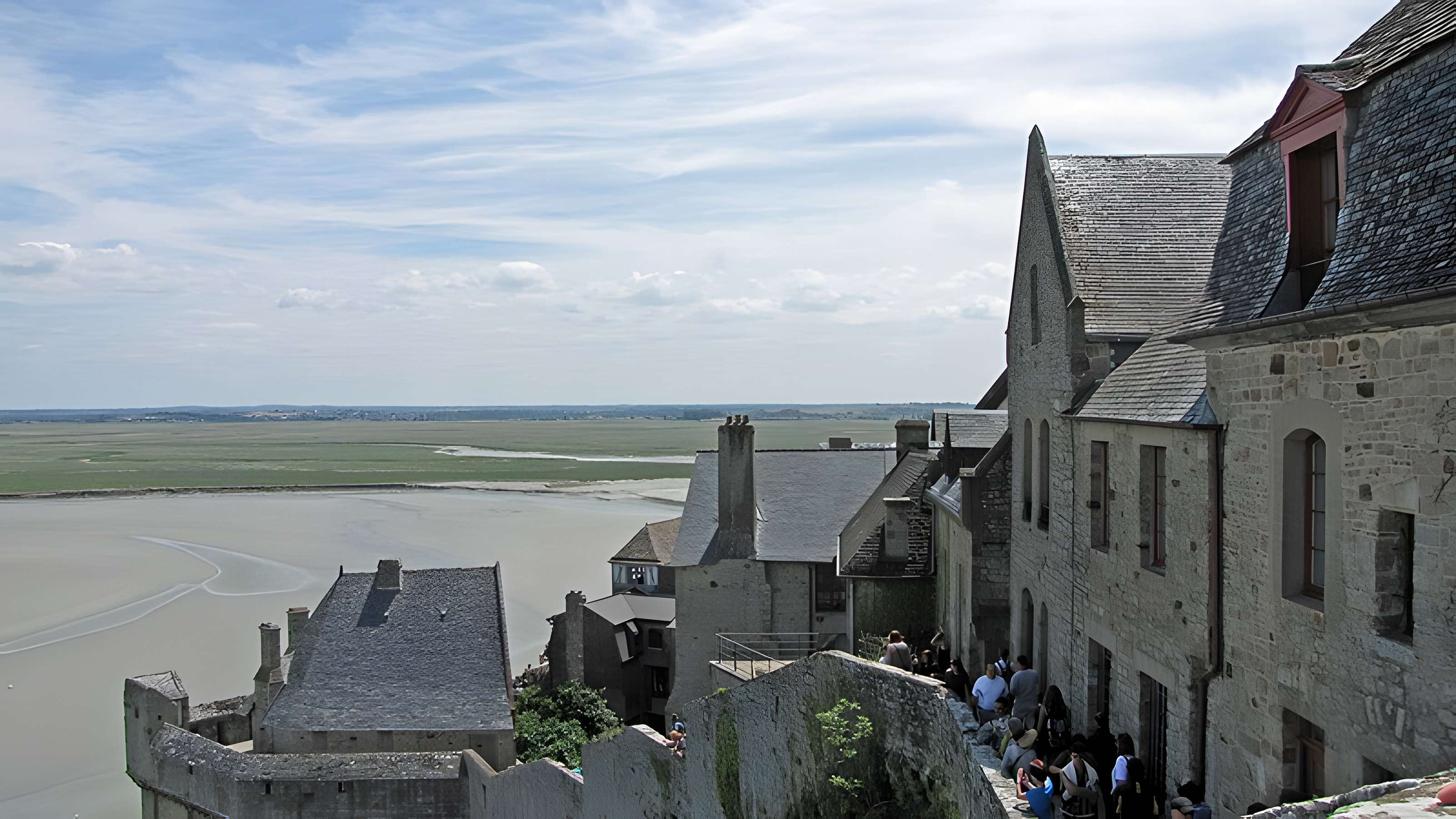 Remparts, enceinte de la ville et ses dépendances