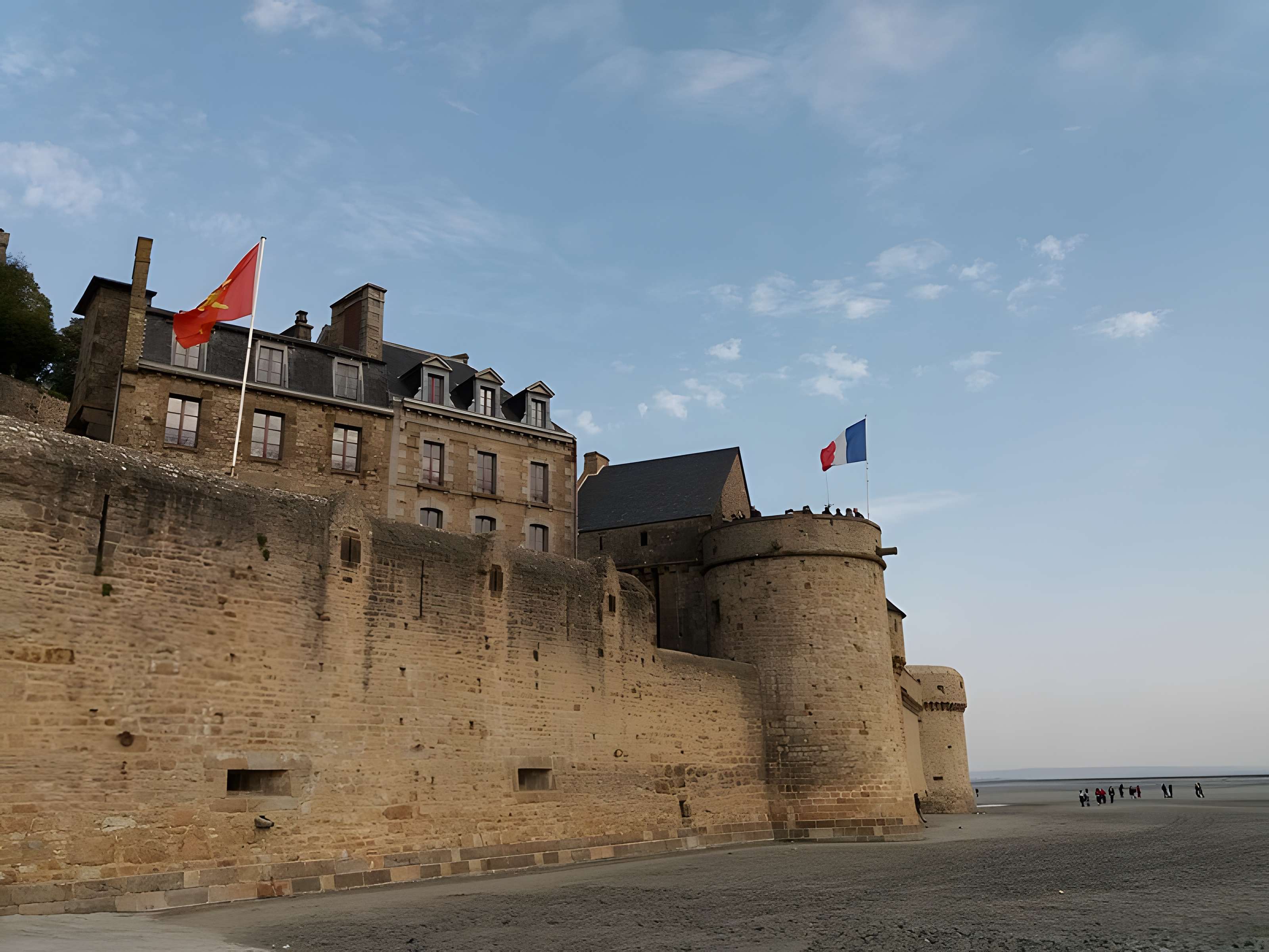 Remparts, enceinte de la ville et ses dépendances