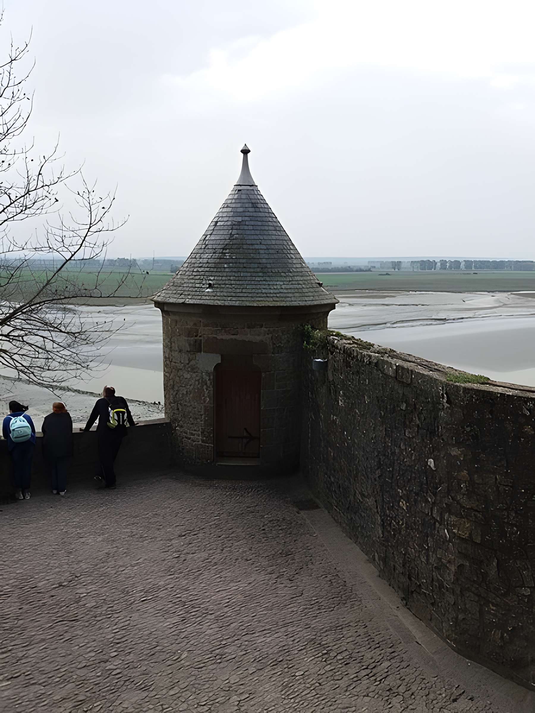 Remparts, enceinte de la ville et ses dépendances