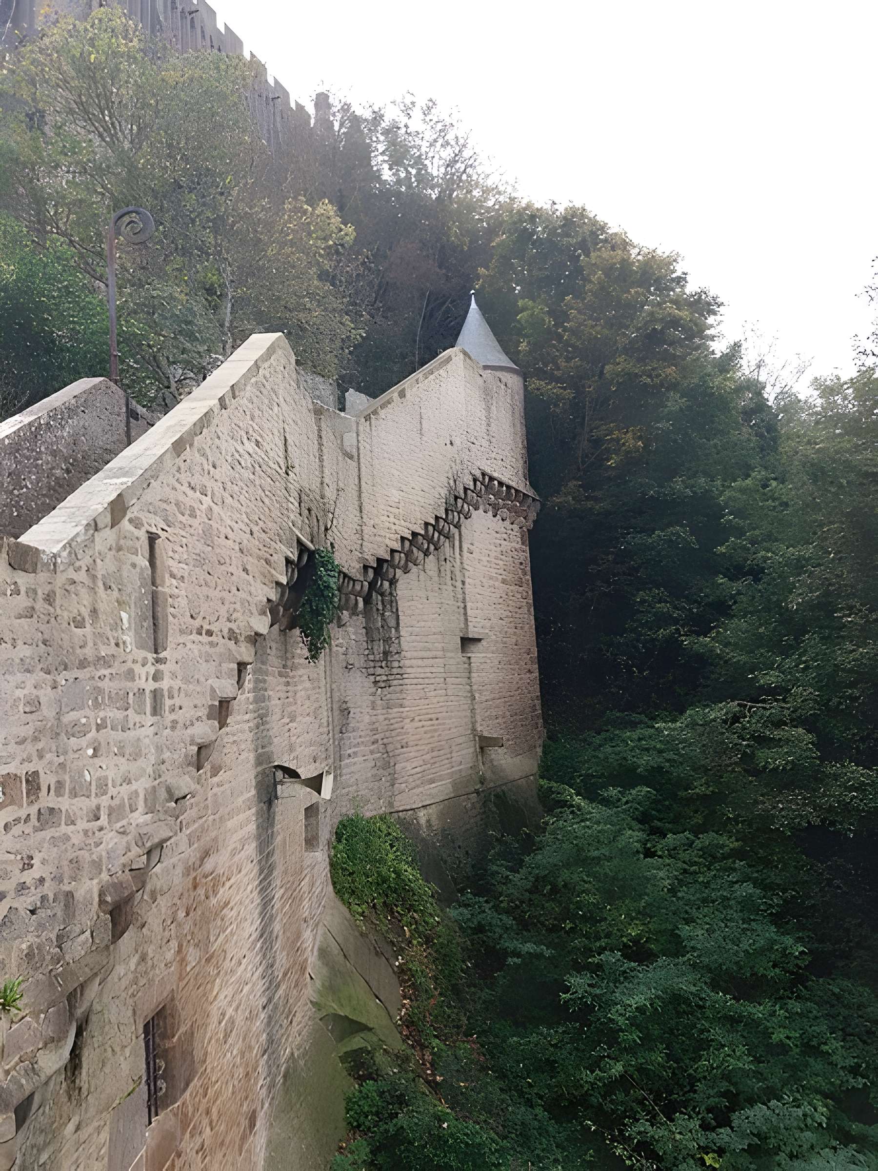 Remparts, enceinte de la ville et ses dépendances