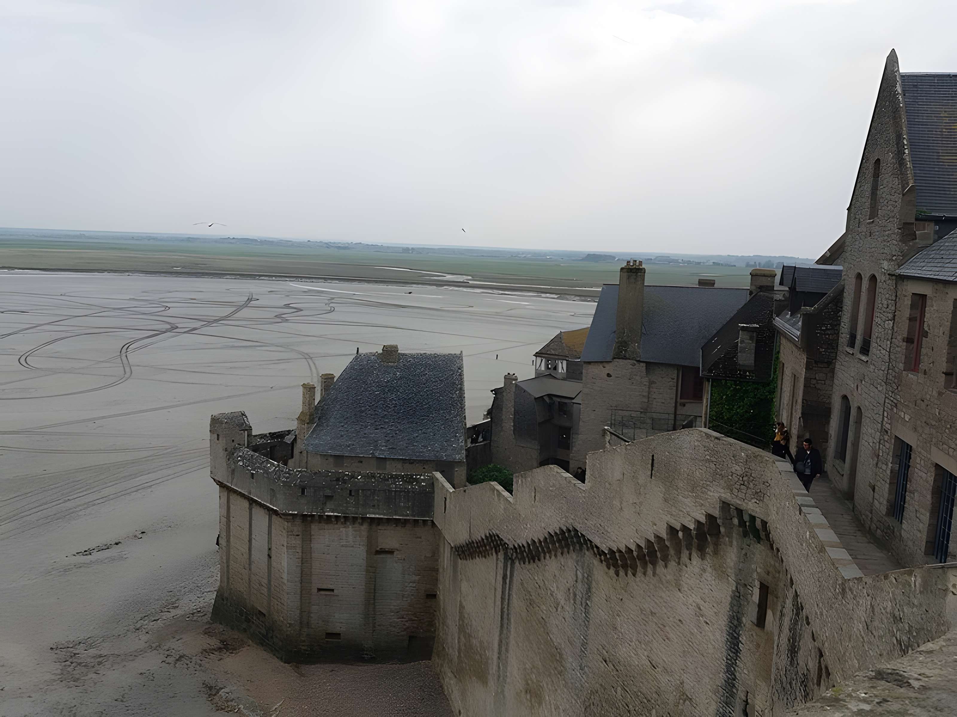 Remparts, enceinte de la ville et ses dépendances