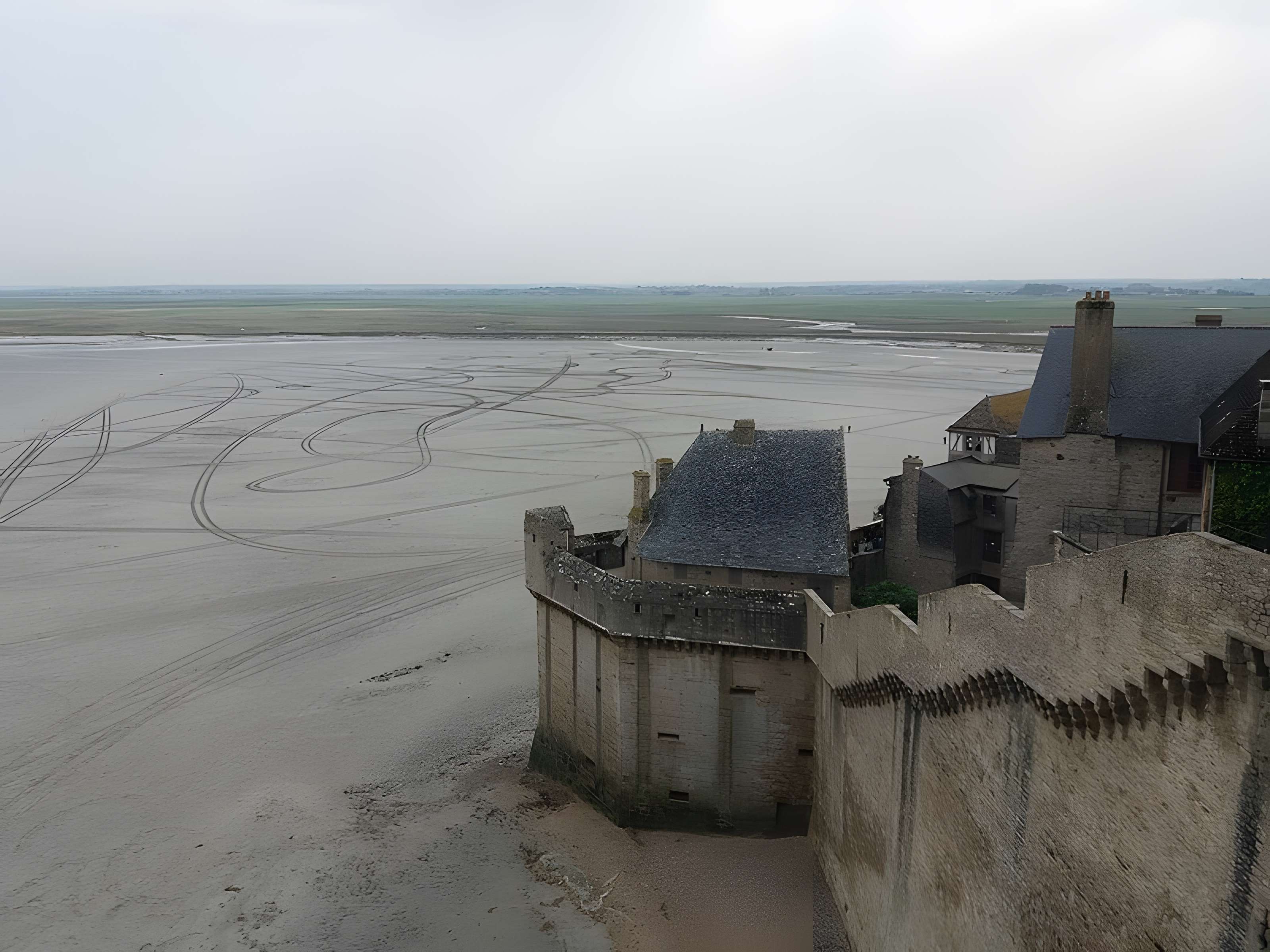 Remparts, enceinte de la ville et ses dépendances