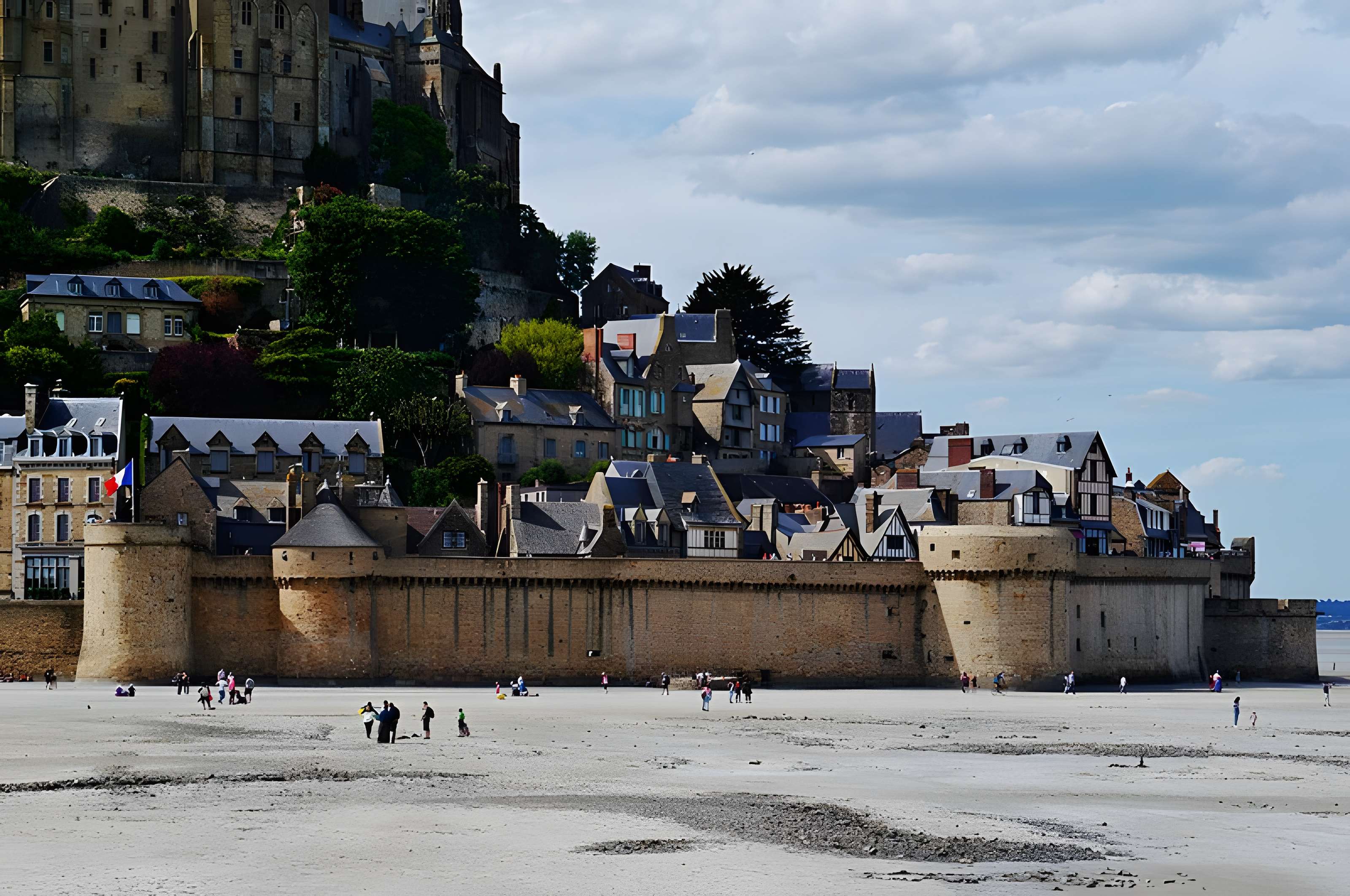 Remparts, enceinte de la ville et ses dépendances