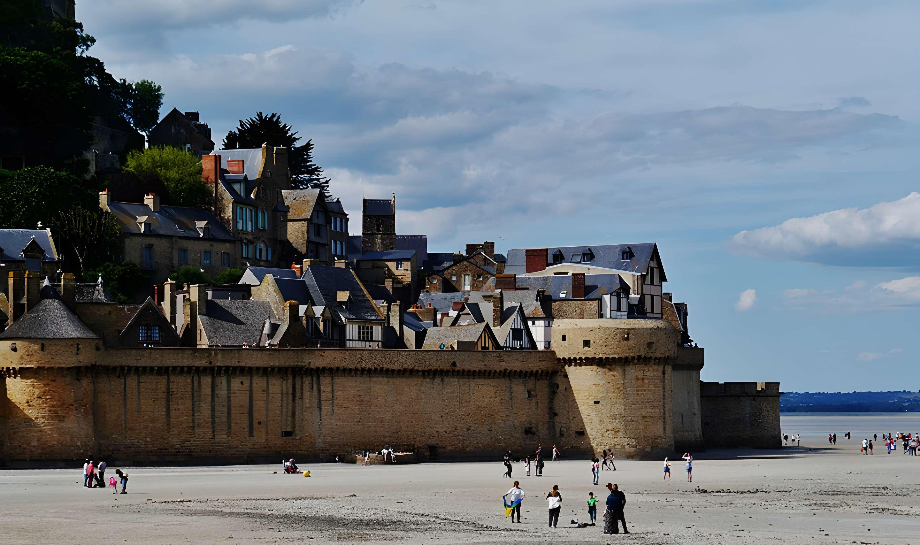 Remparts, enceinte de la ville et ses dépendances