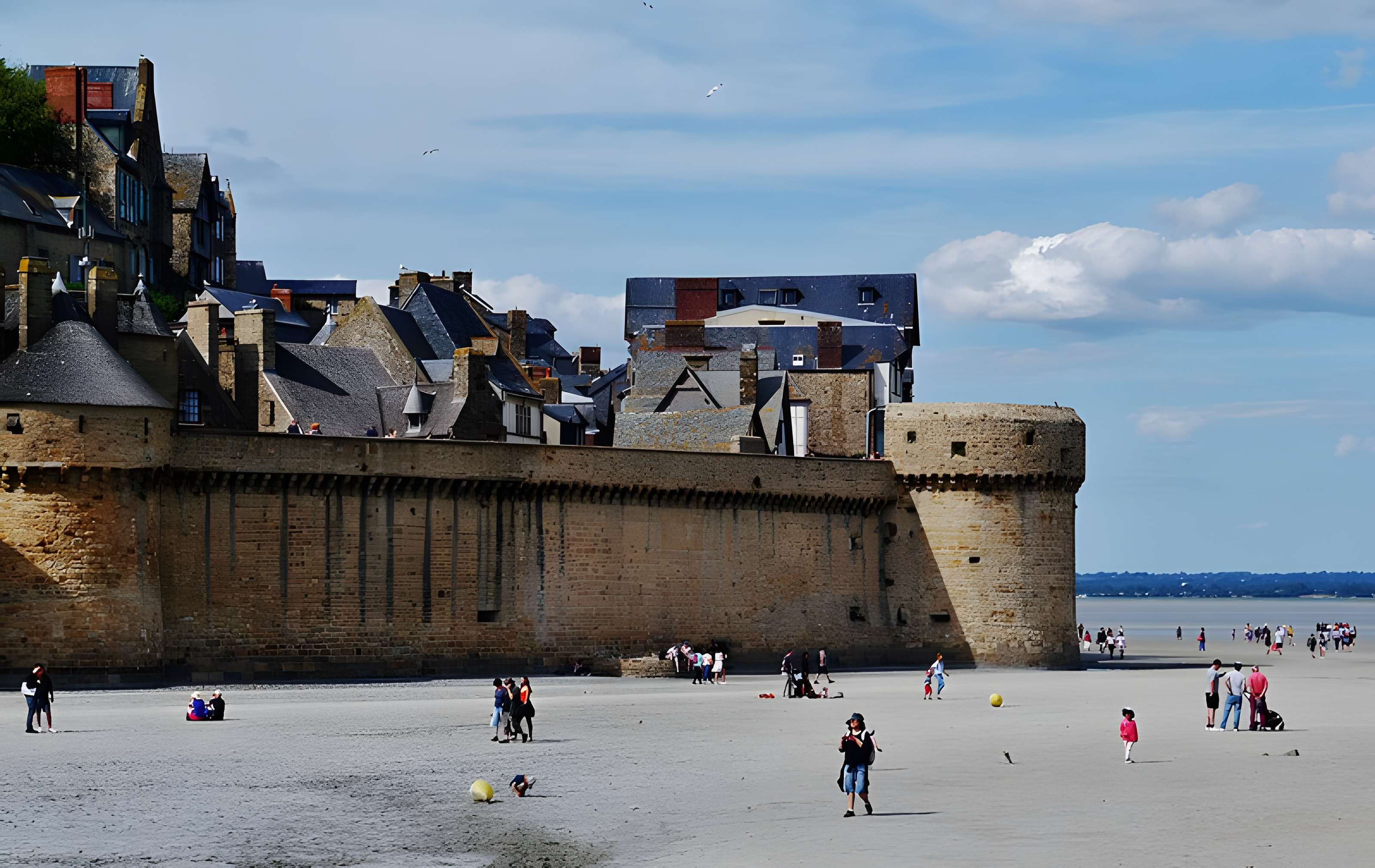 Remparts, enceinte de la ville et ses dépendances