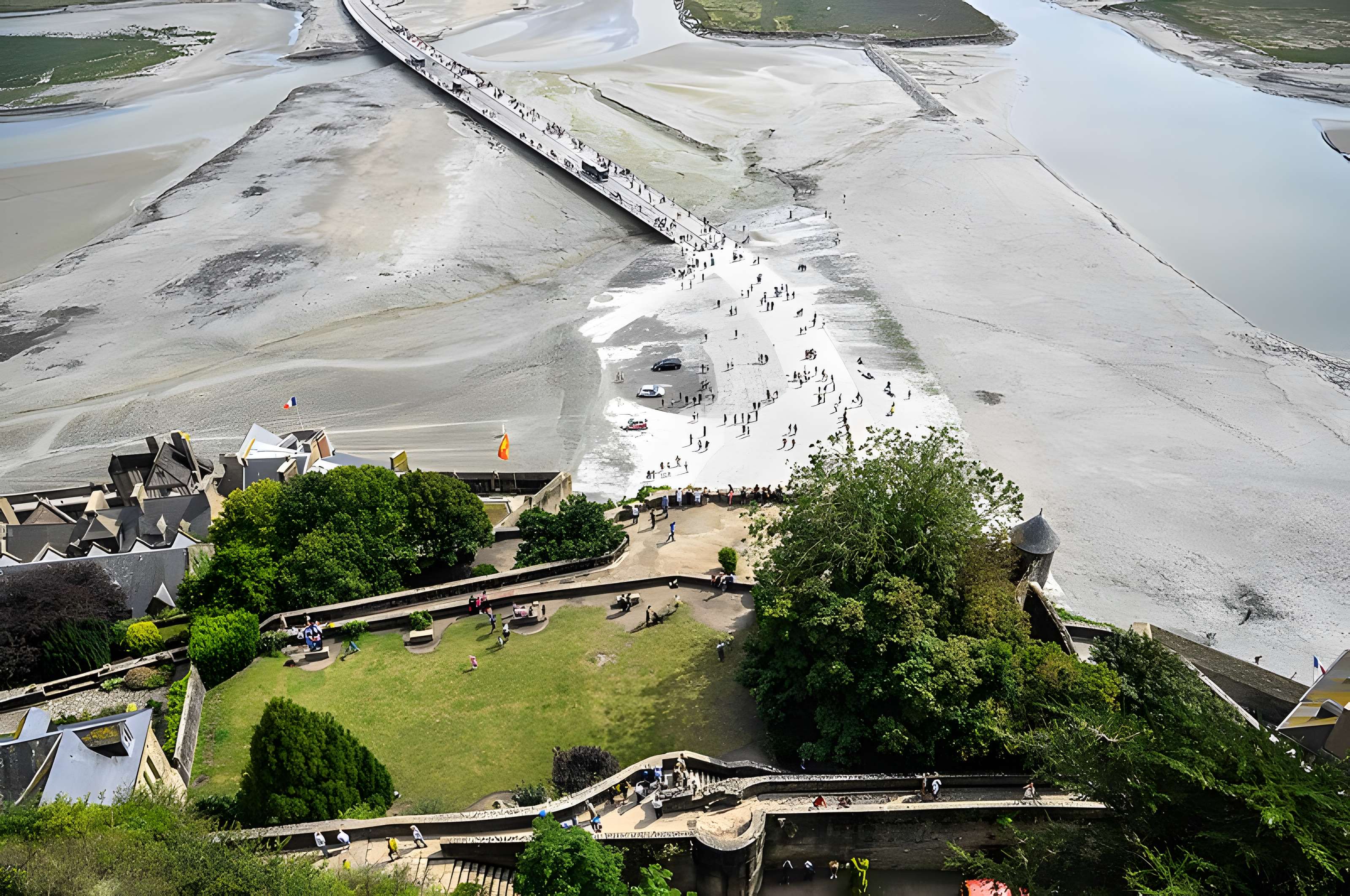 Remparts, enceinte de la ville et ses dépendances