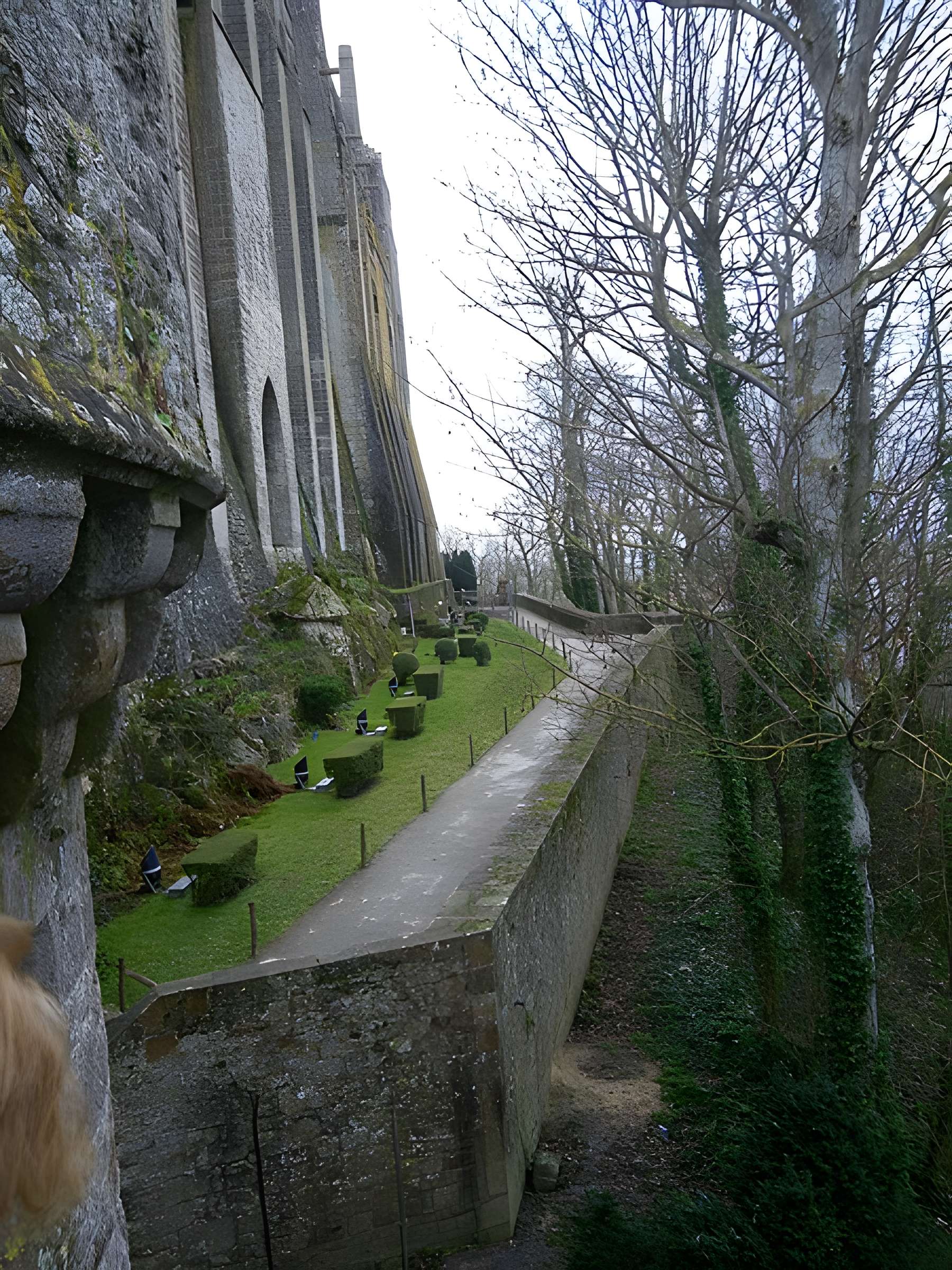 Remparts, enceinte de la ville et ses dépendances