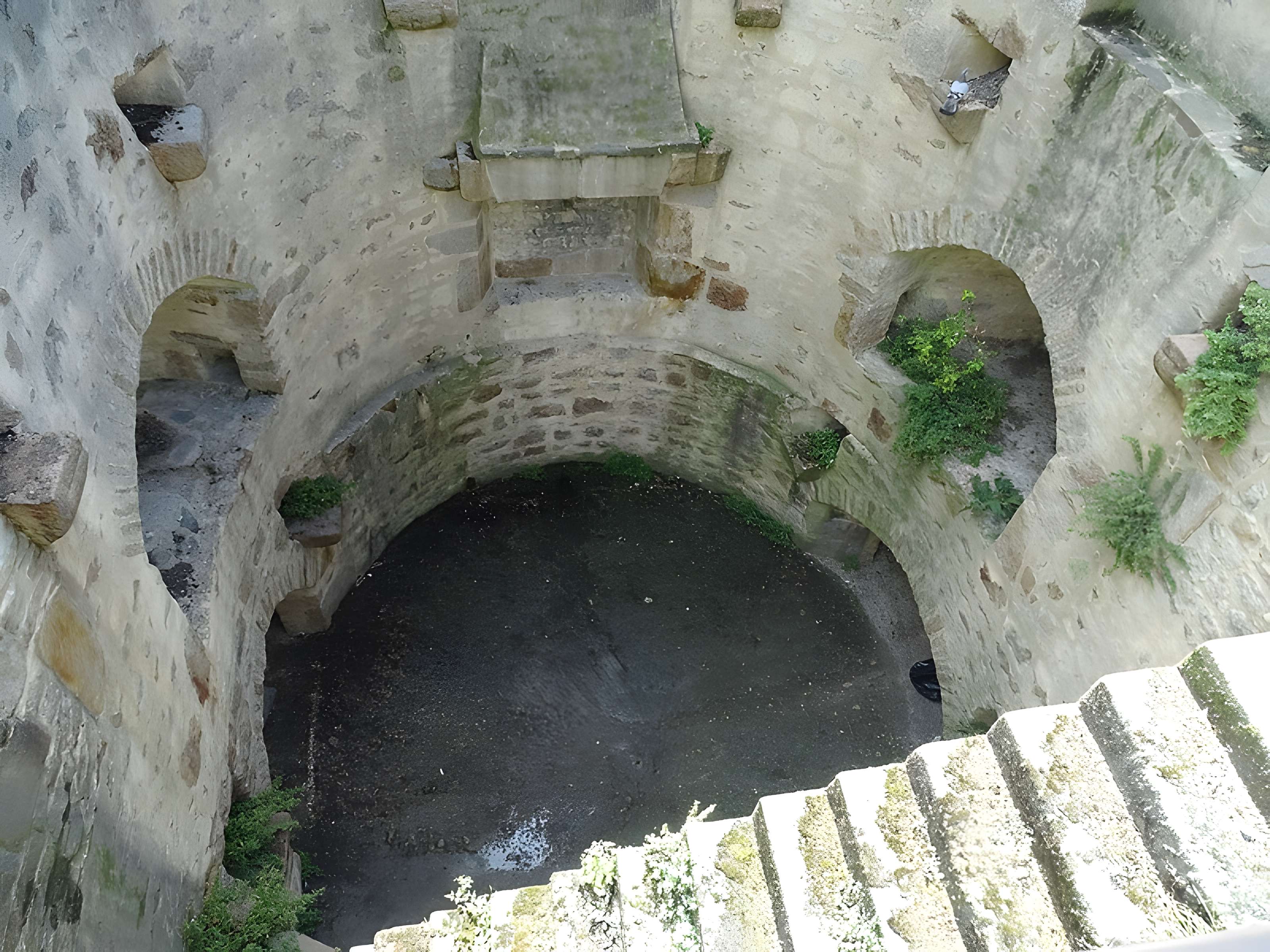 Remparts, enceinte de la ville et ses dépendances