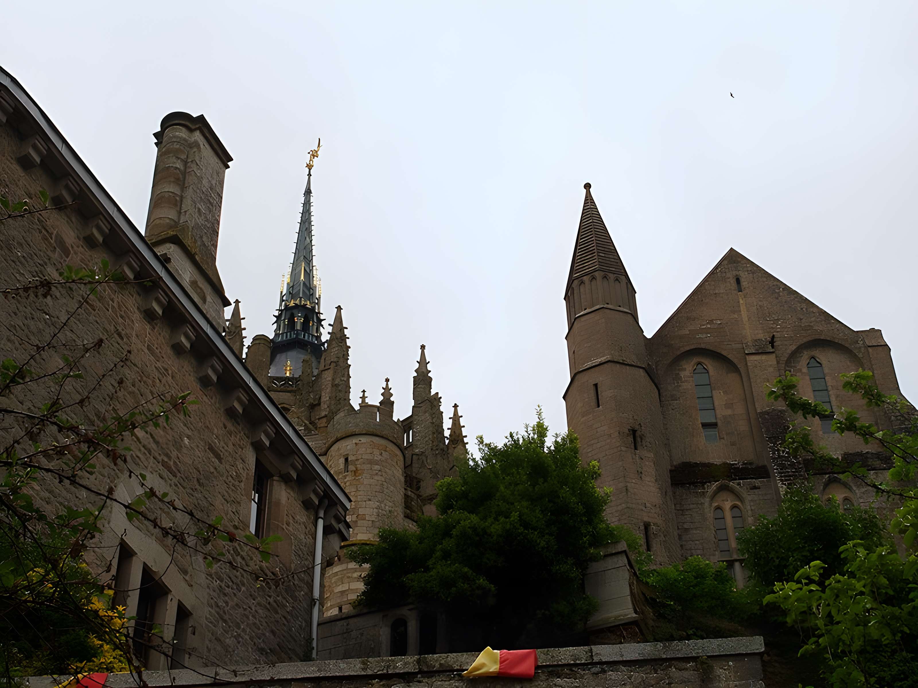 Remparts, enceinte de la ville et ses dépendances