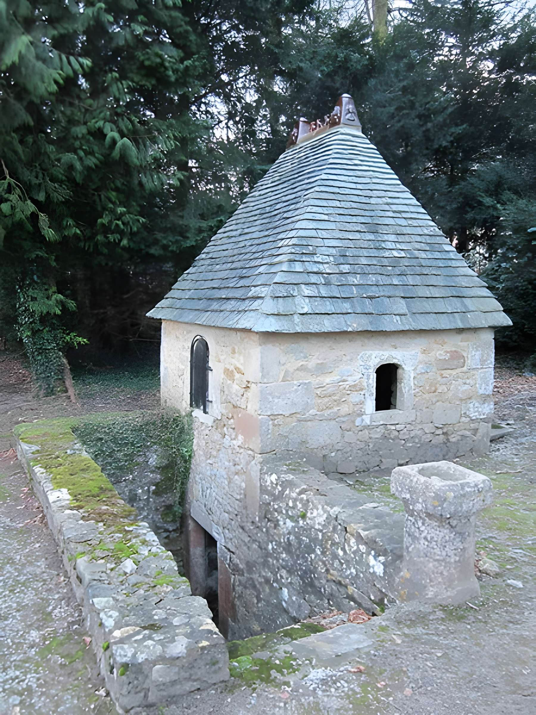 Eglise et enclos paroissial