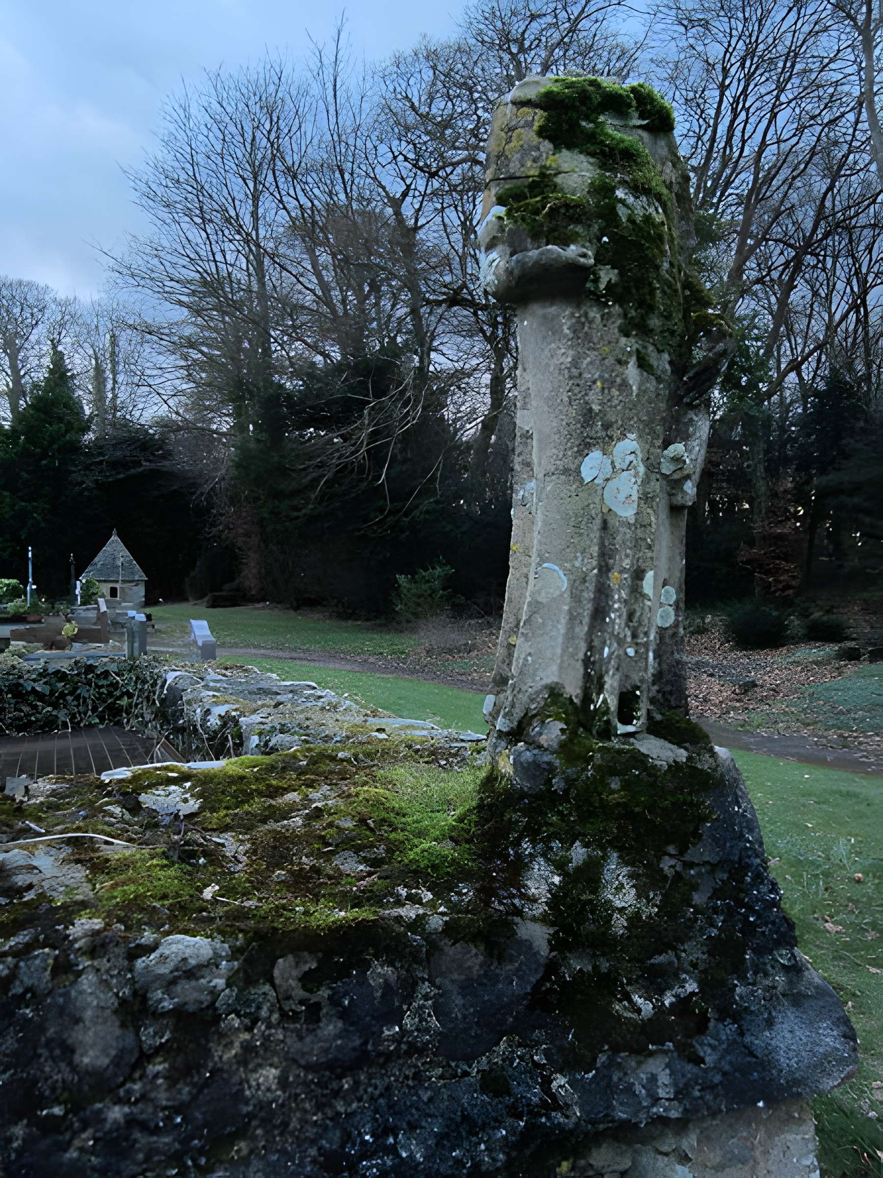 Eglise et enclos paroissial