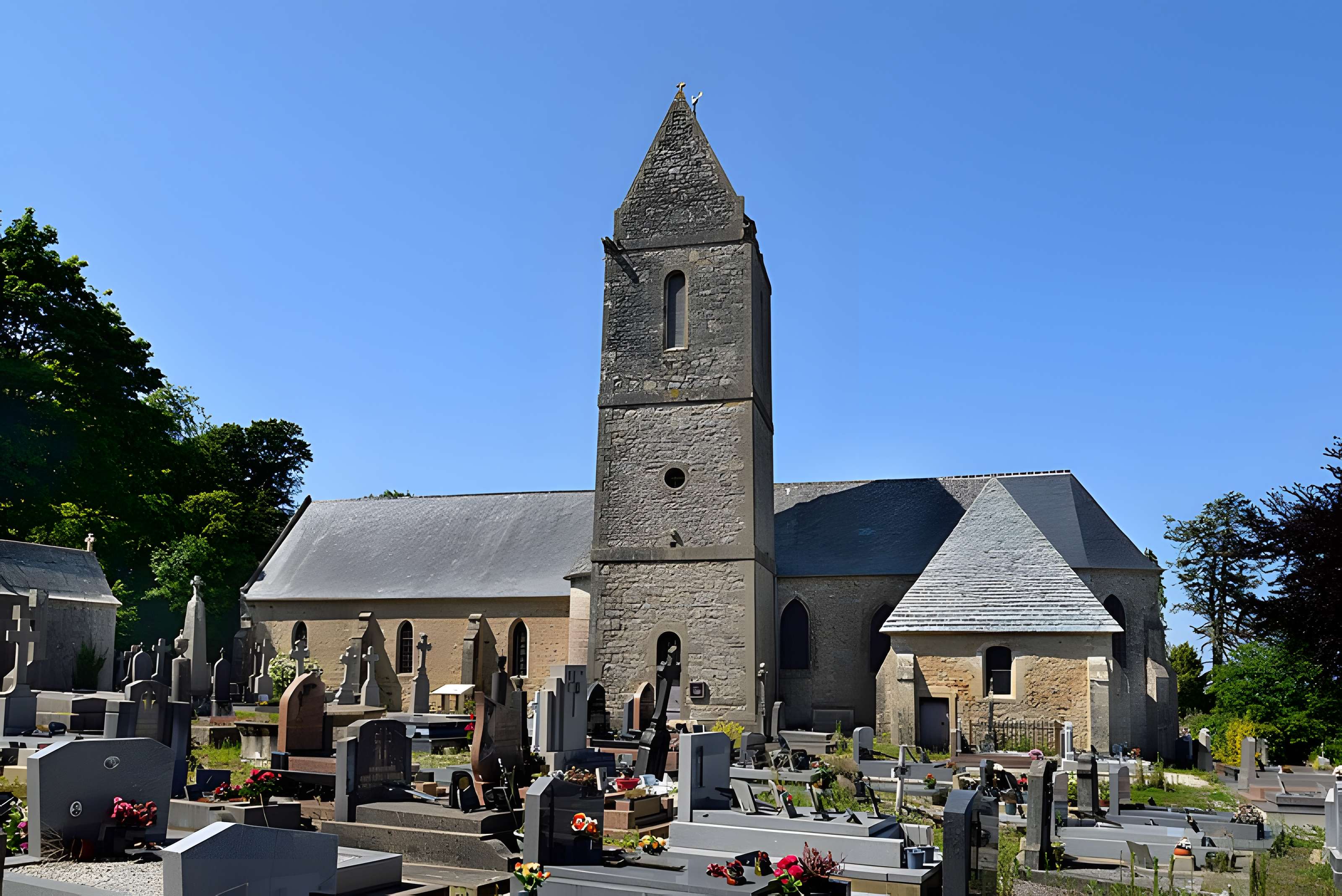Eglise et enclos paroissial