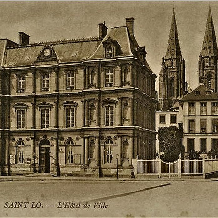 Photo de Ensemble architectural  de lhôtel de ville, du beffroi et de la halle