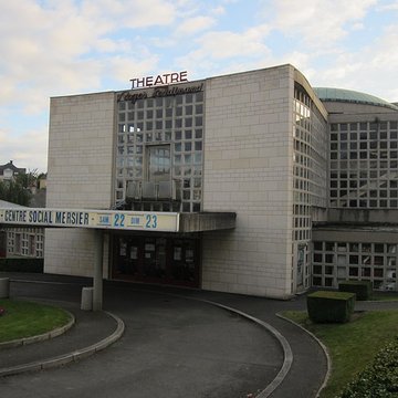 Ensemble architectural  de lhôtel de ville, du beffroi et de la halle