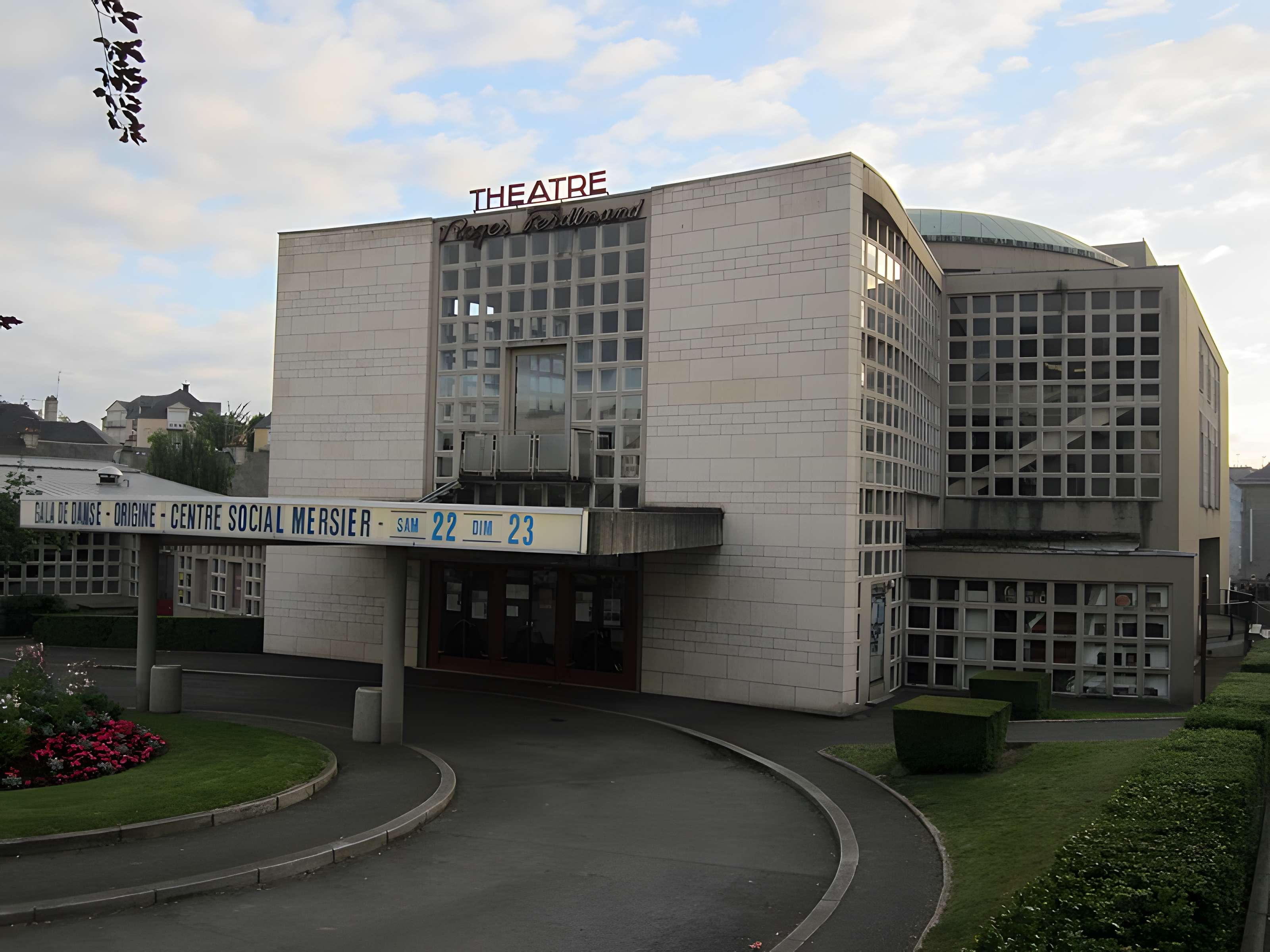 Ensemble architectural  de l'hôtel de ville, du beffroi et de la halle