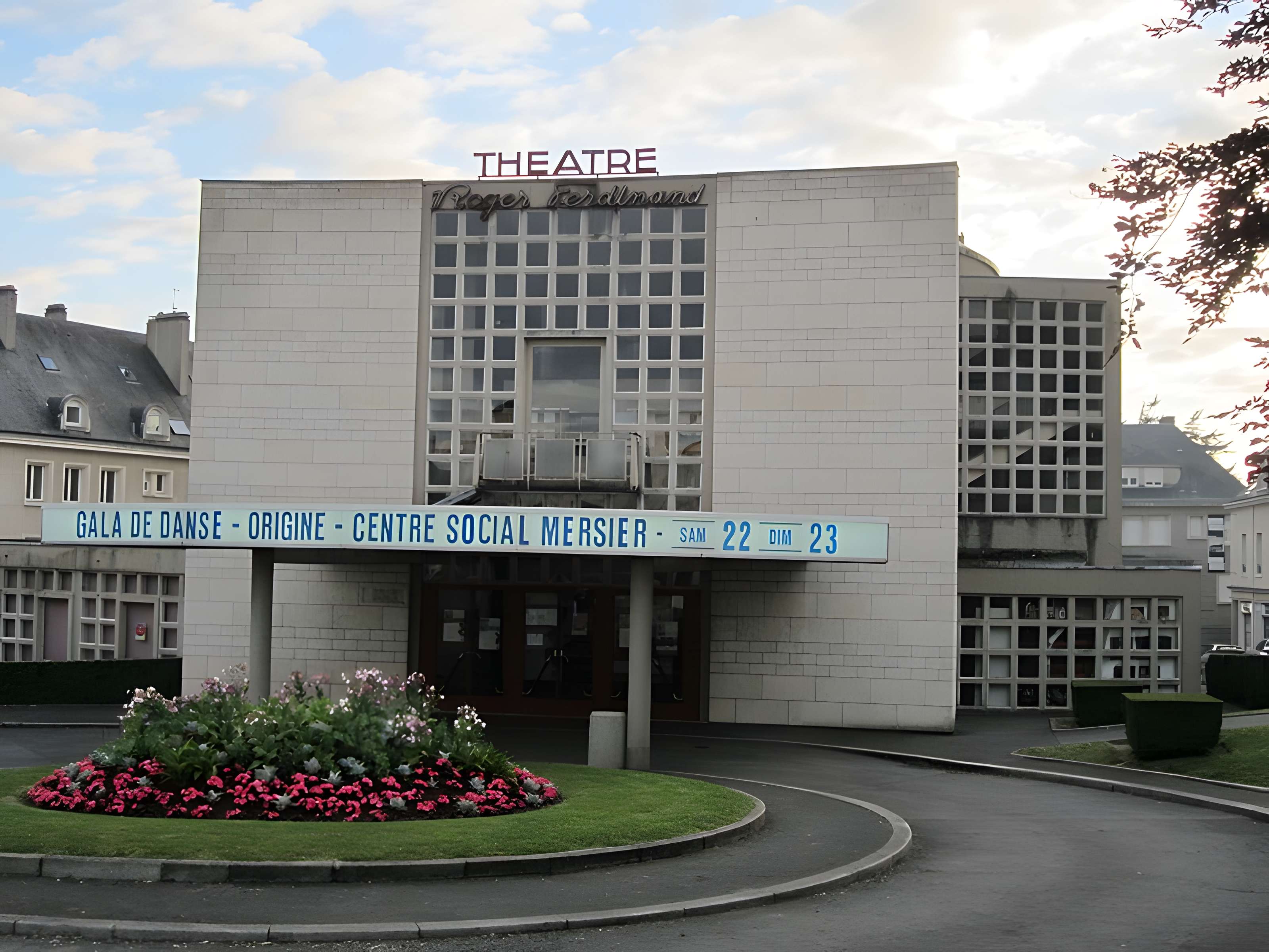 Ensemble architectural  de l'hôtel de ville, du beffroi et de la halle