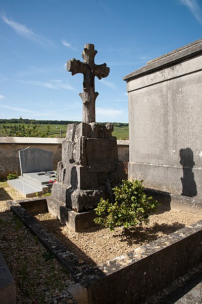 Photo de Cimetière entourant l'église
