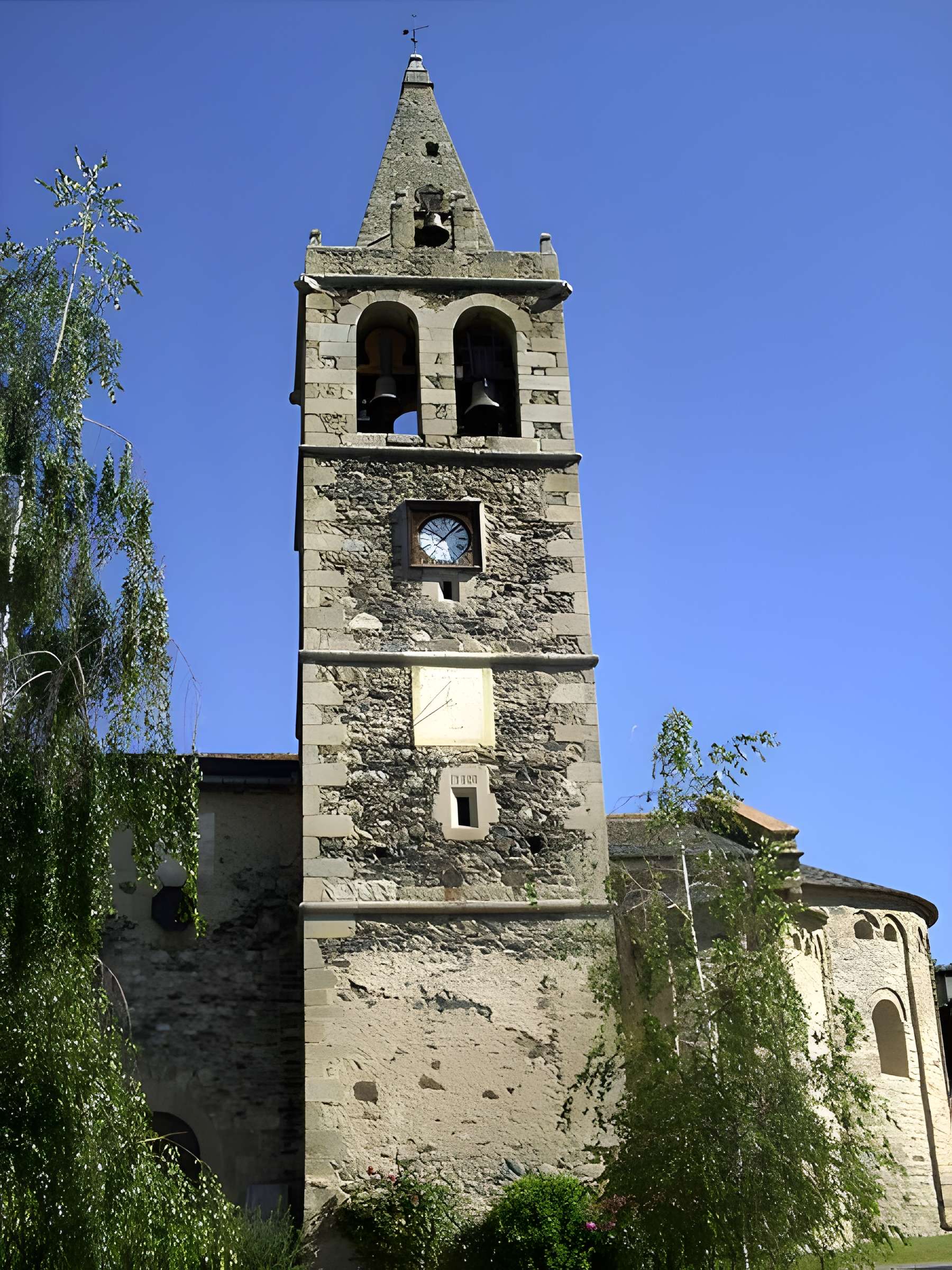 Église Saint-Martin d'Ur et croix