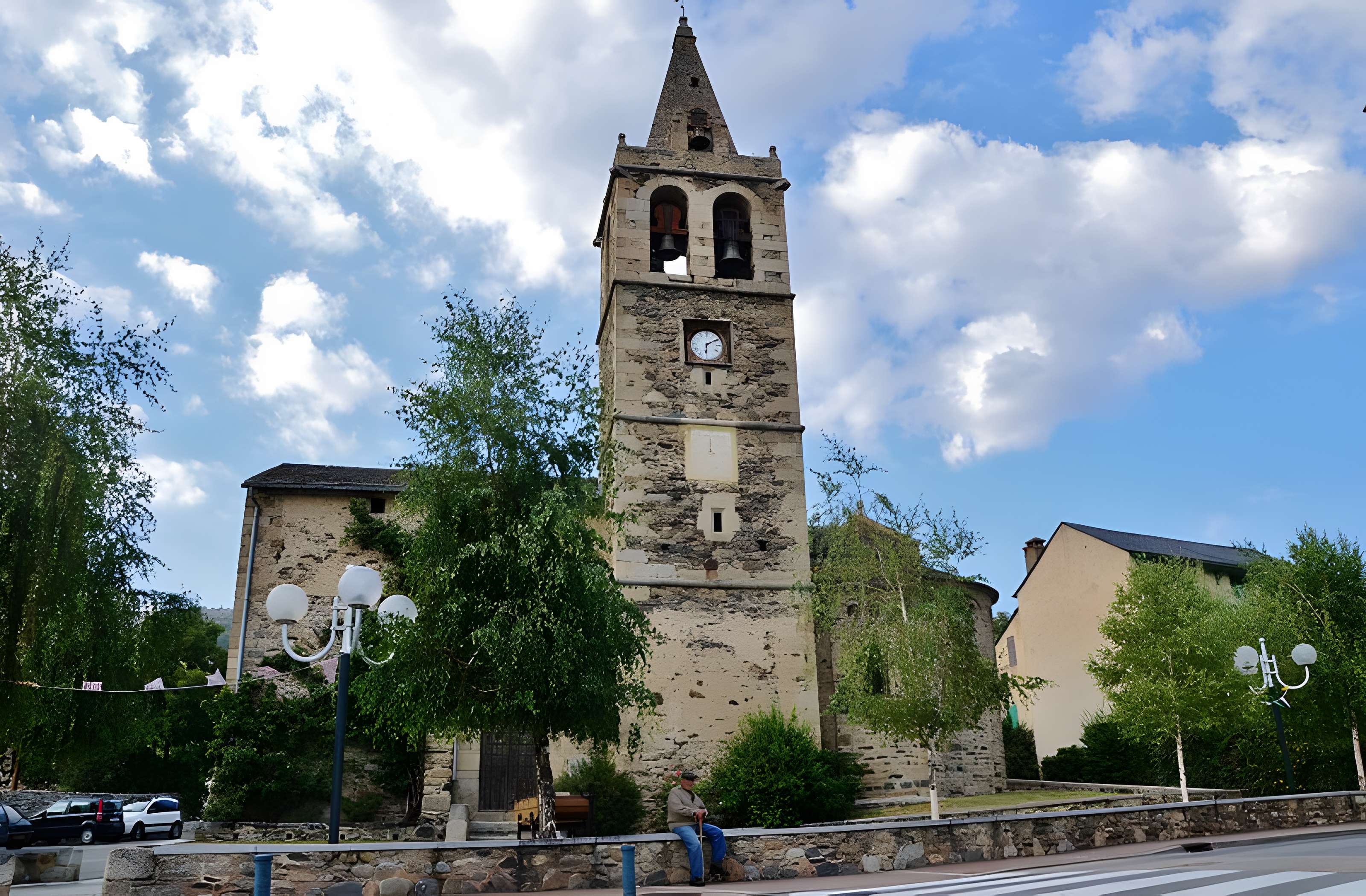 Église Saint-Martin d'Ur et croix