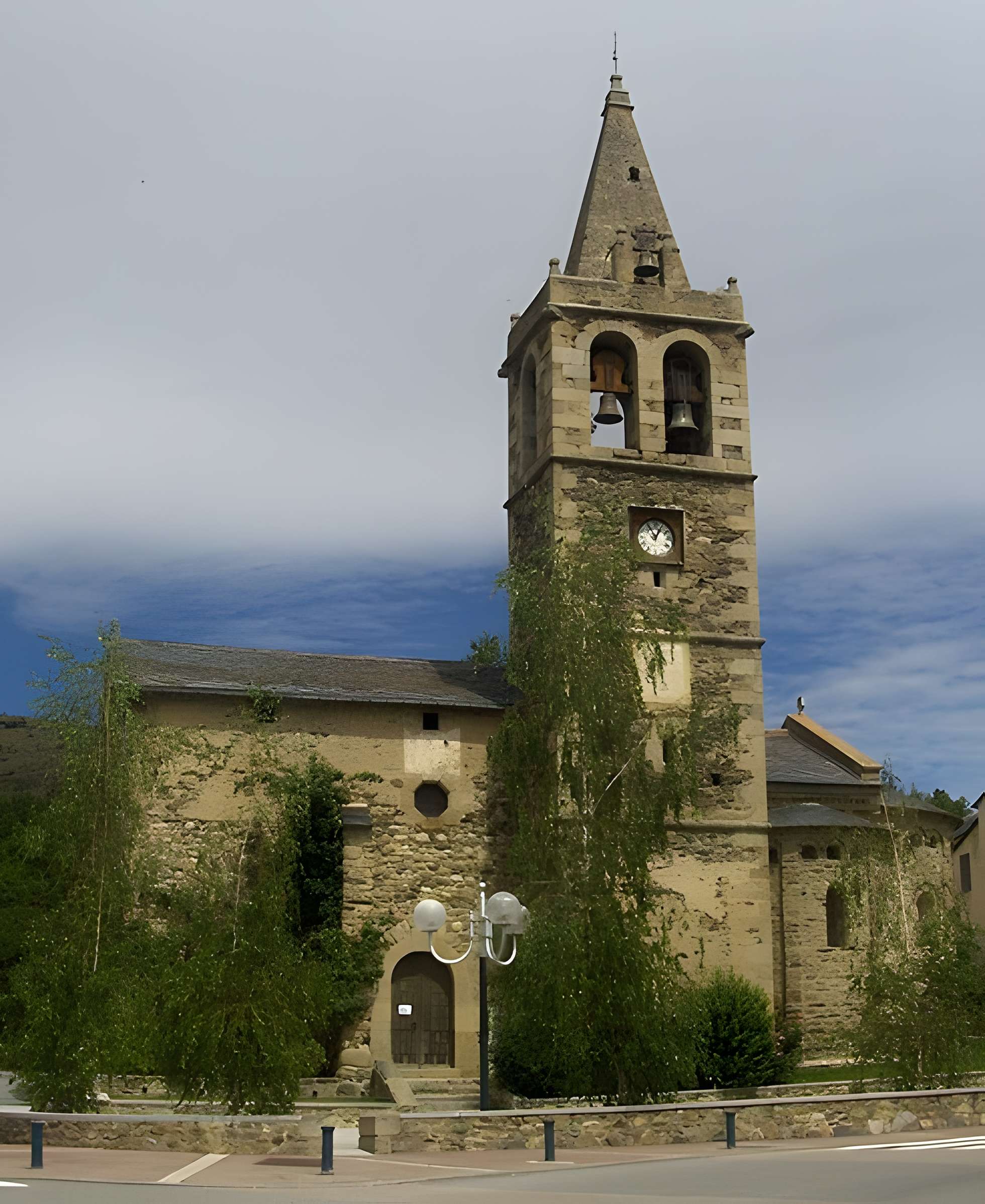 Église Saint-Martin d'Ur et croix