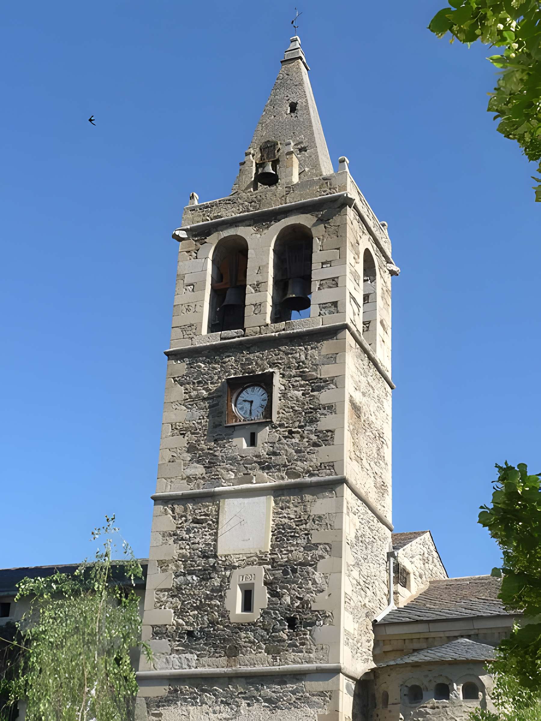 Église Saint-Martin d'Ur et croix