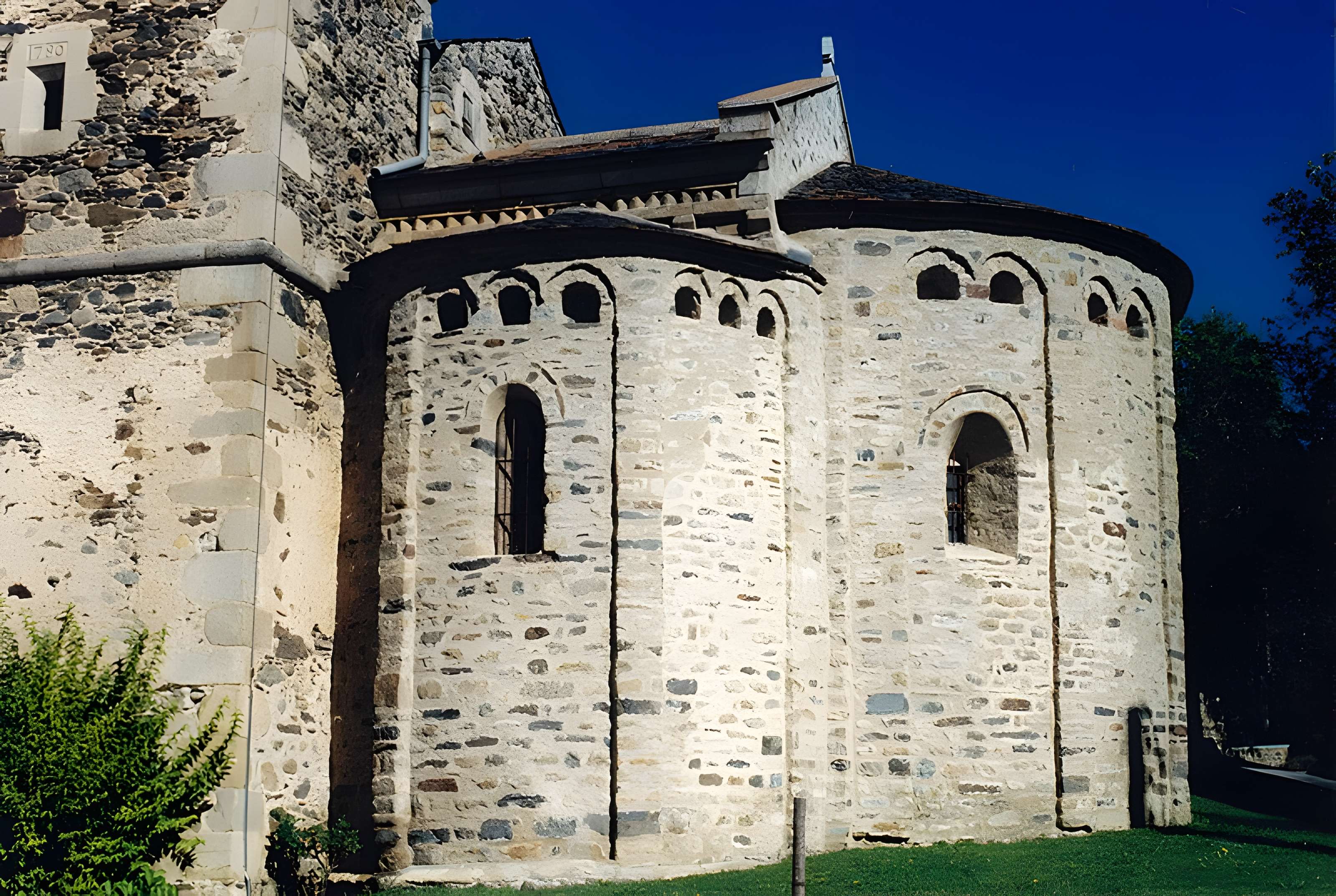 Église Saint-Martin d'Ur et croix