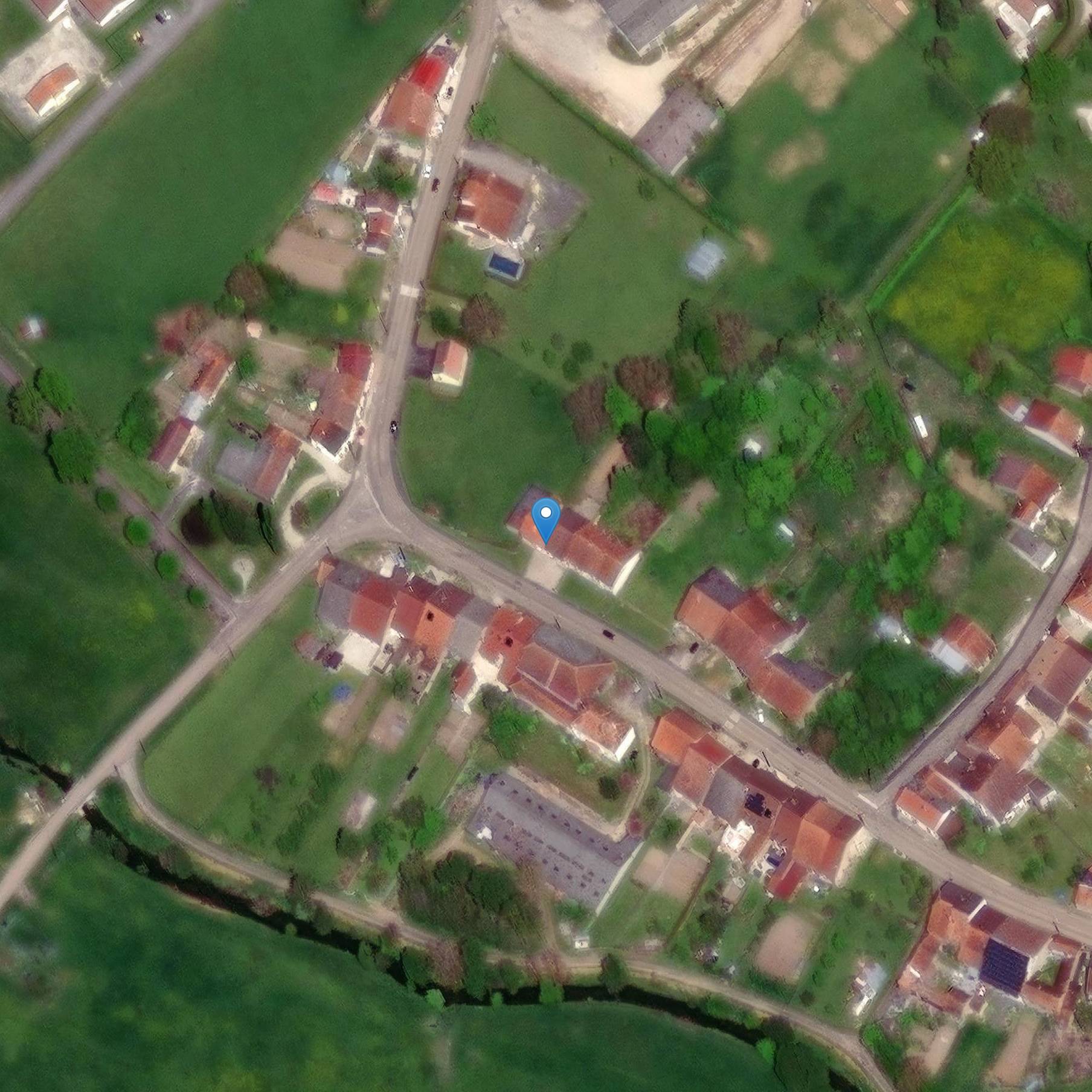 Photo de 16年代の十字架は、ラボワールの正面にあります