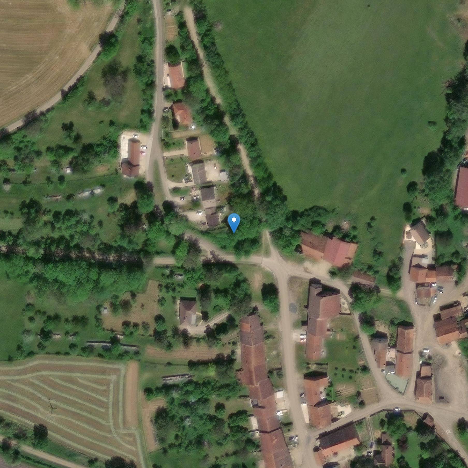 Photo de Croce rinascimentale situata all'uscita nord del paese