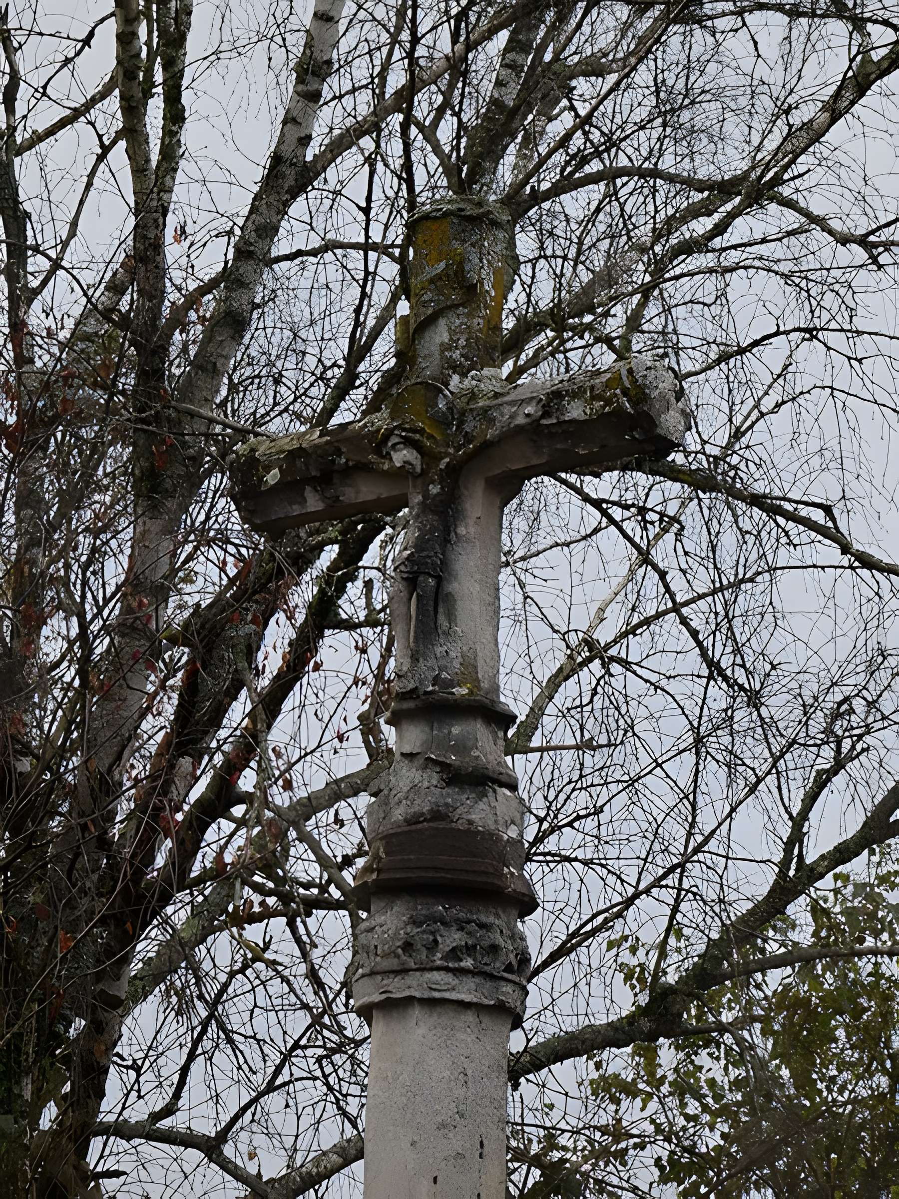 Croix de chemin en pierre dite Croix Gratien