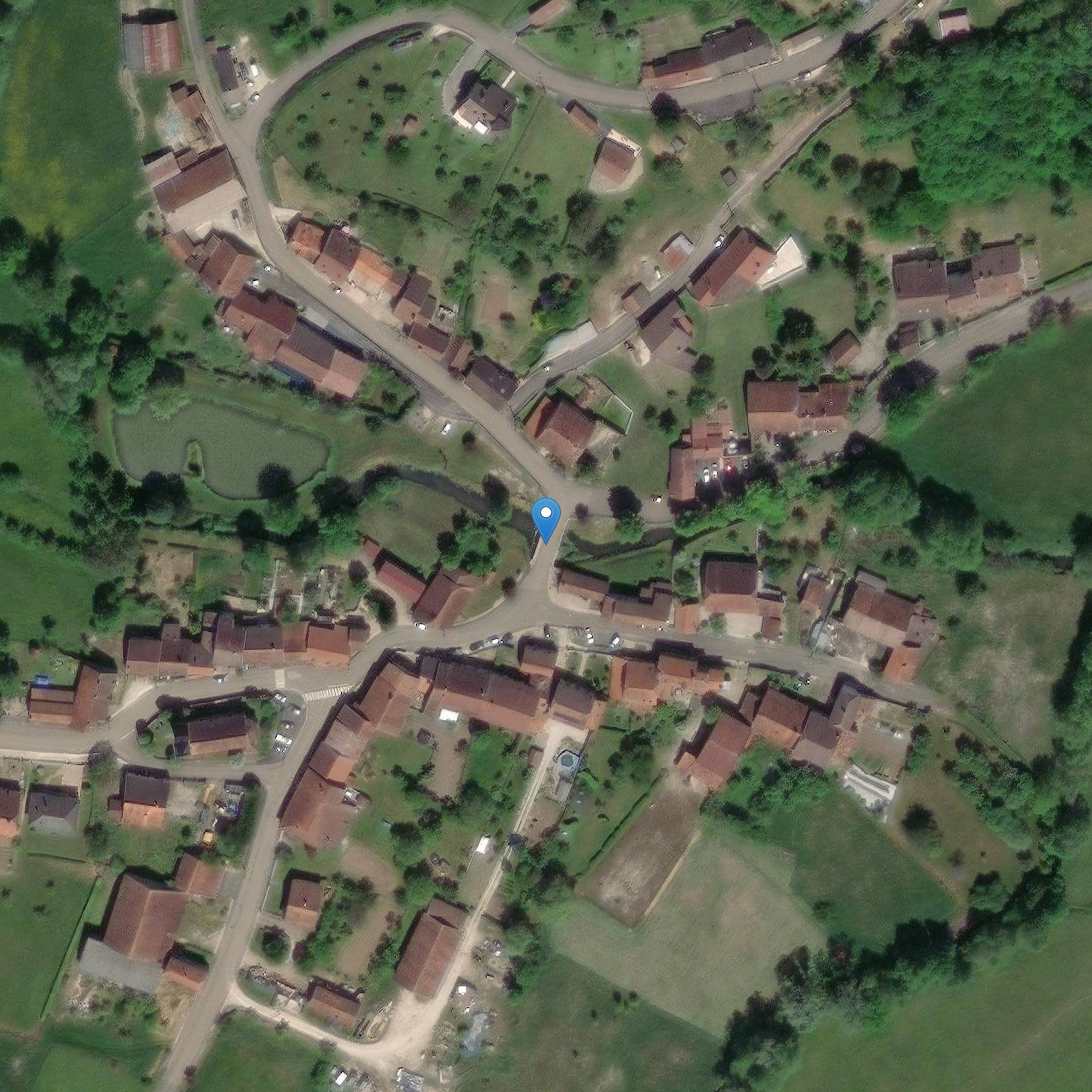 Photo de Pont ancien de trois arches en pierre