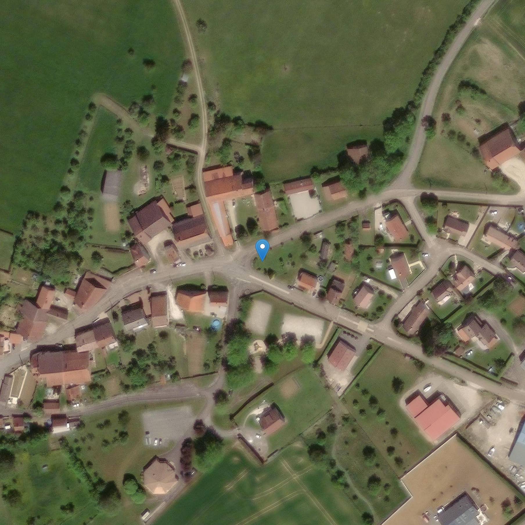 Photo de 15岁到村东出入口的路口