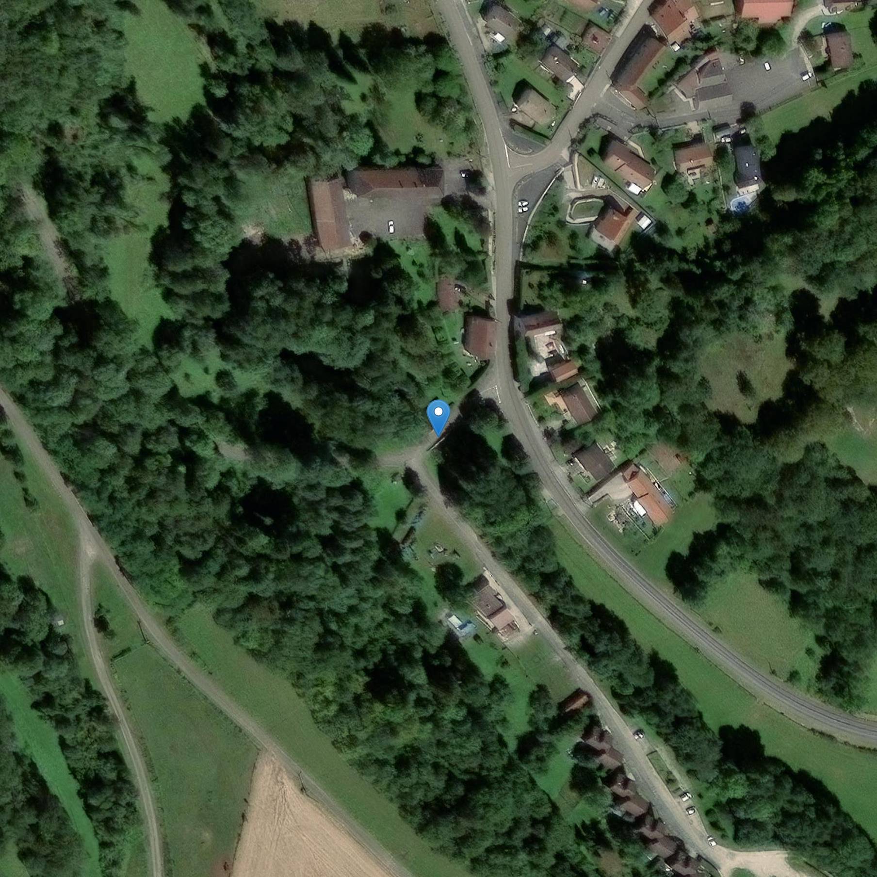 Photo de Old three arch stone bridge