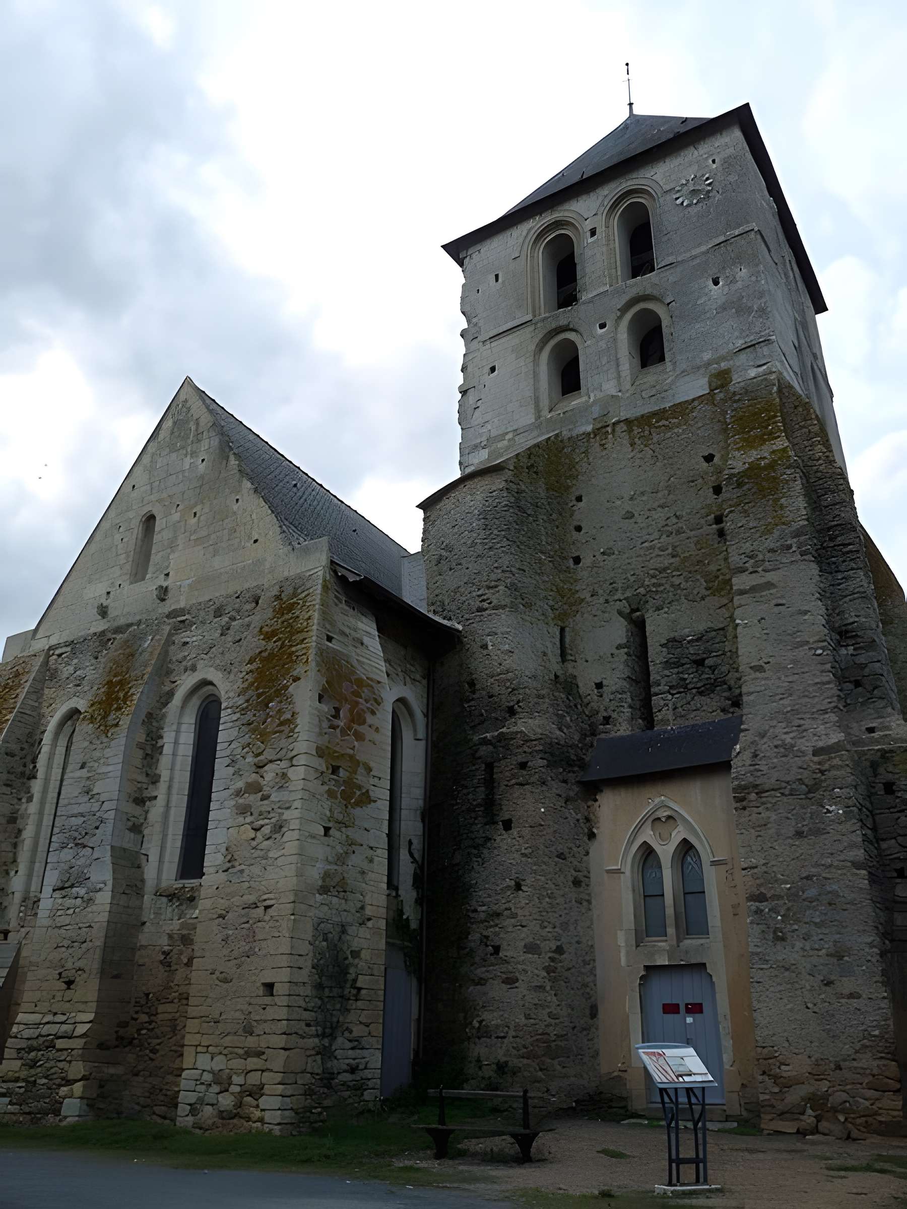 Église Saint-Médard de Cheviré-le-Rouge