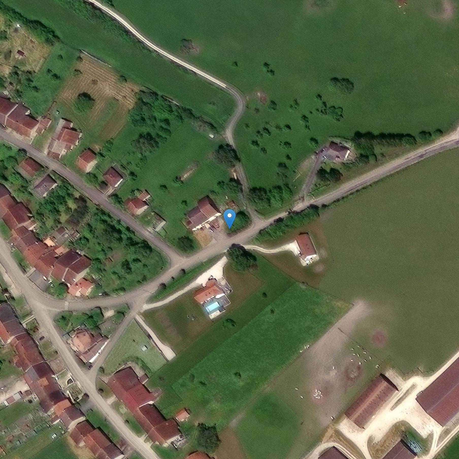 Photo de Cruz del siglo XVII en el camino de Coiffy