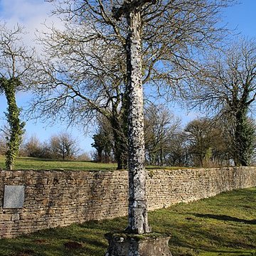 Croix du 15s située dans le cimetière