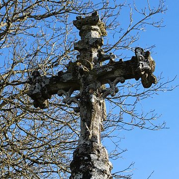 Croix du 15s située dans le cimetière