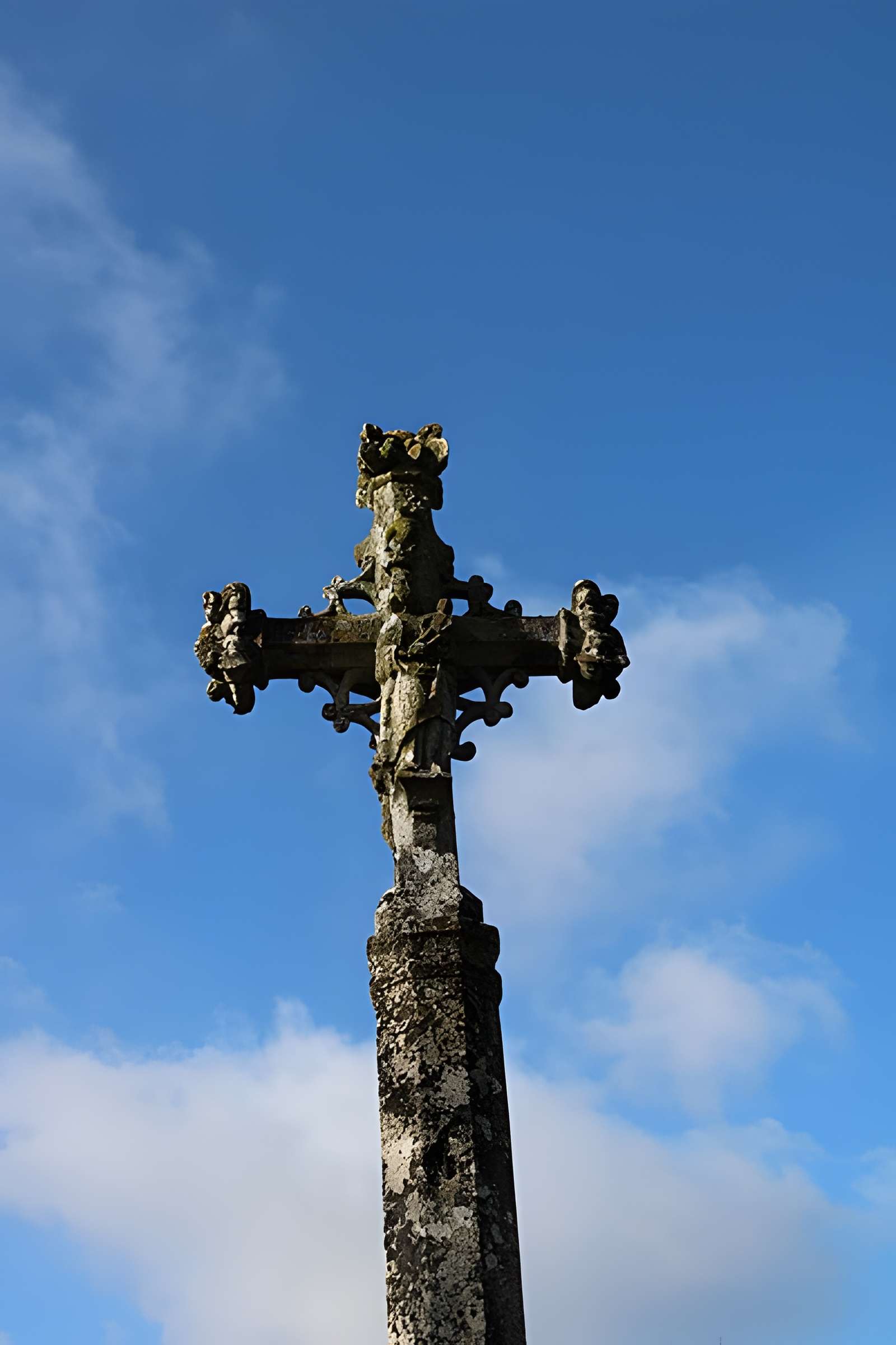 Croix du 15s située dans le cimetière