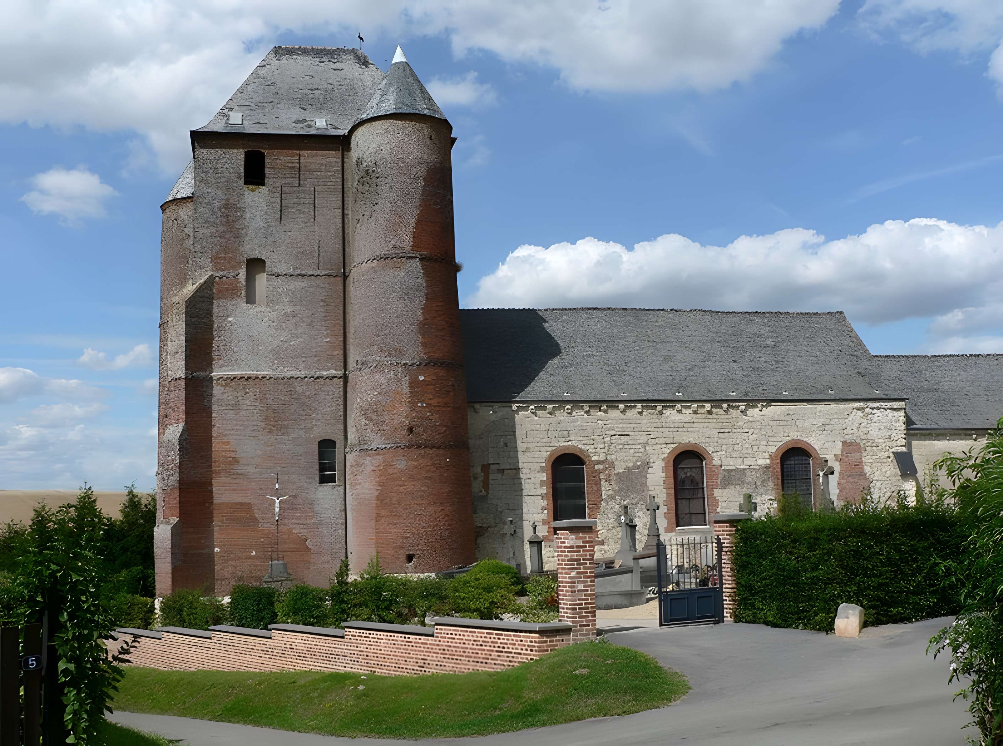 Église Saint-Médard de Prisces 