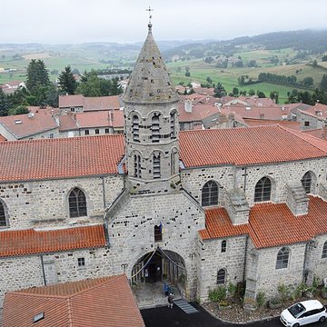Église Saint-Médard de Saugues