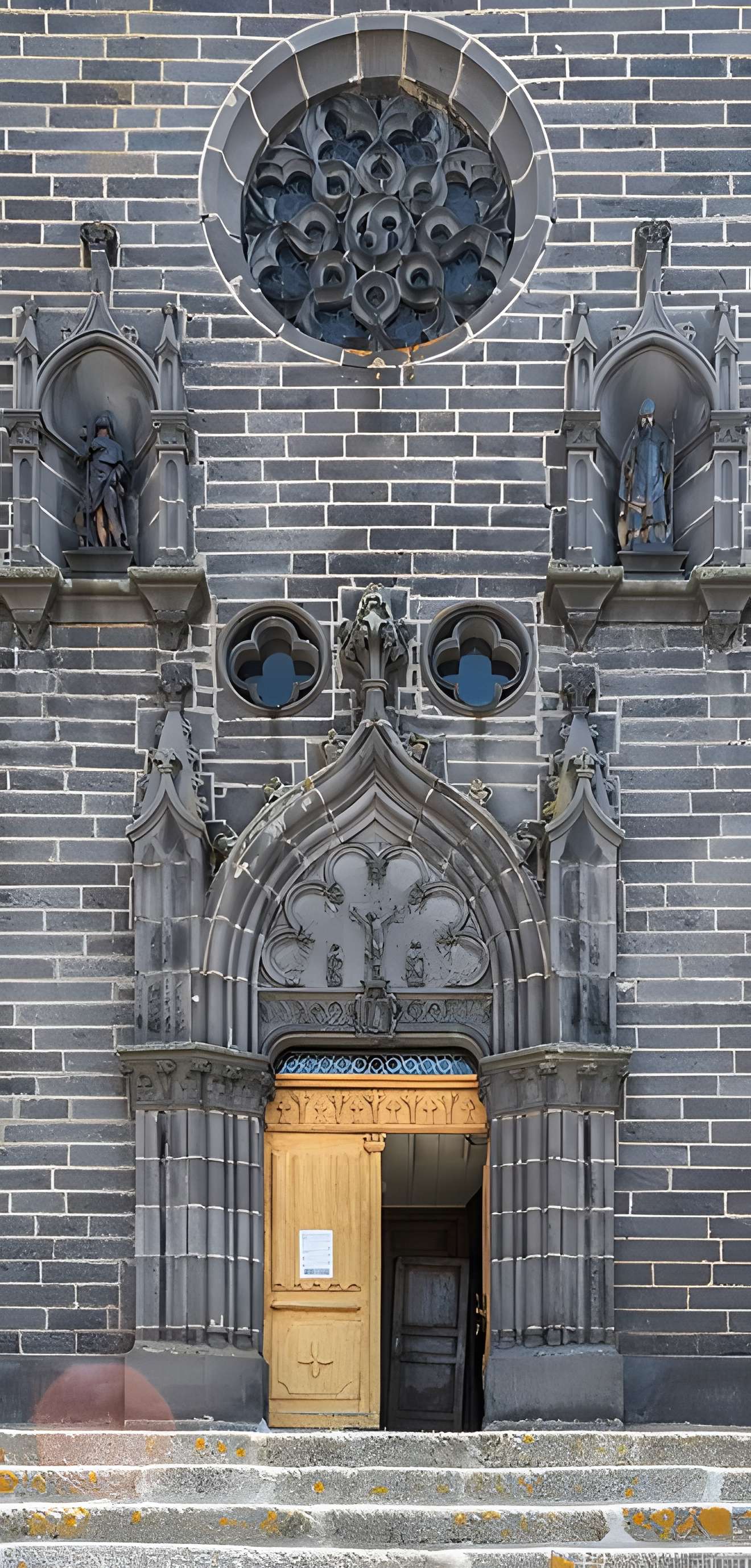 Église Saint-Médard de Saugues