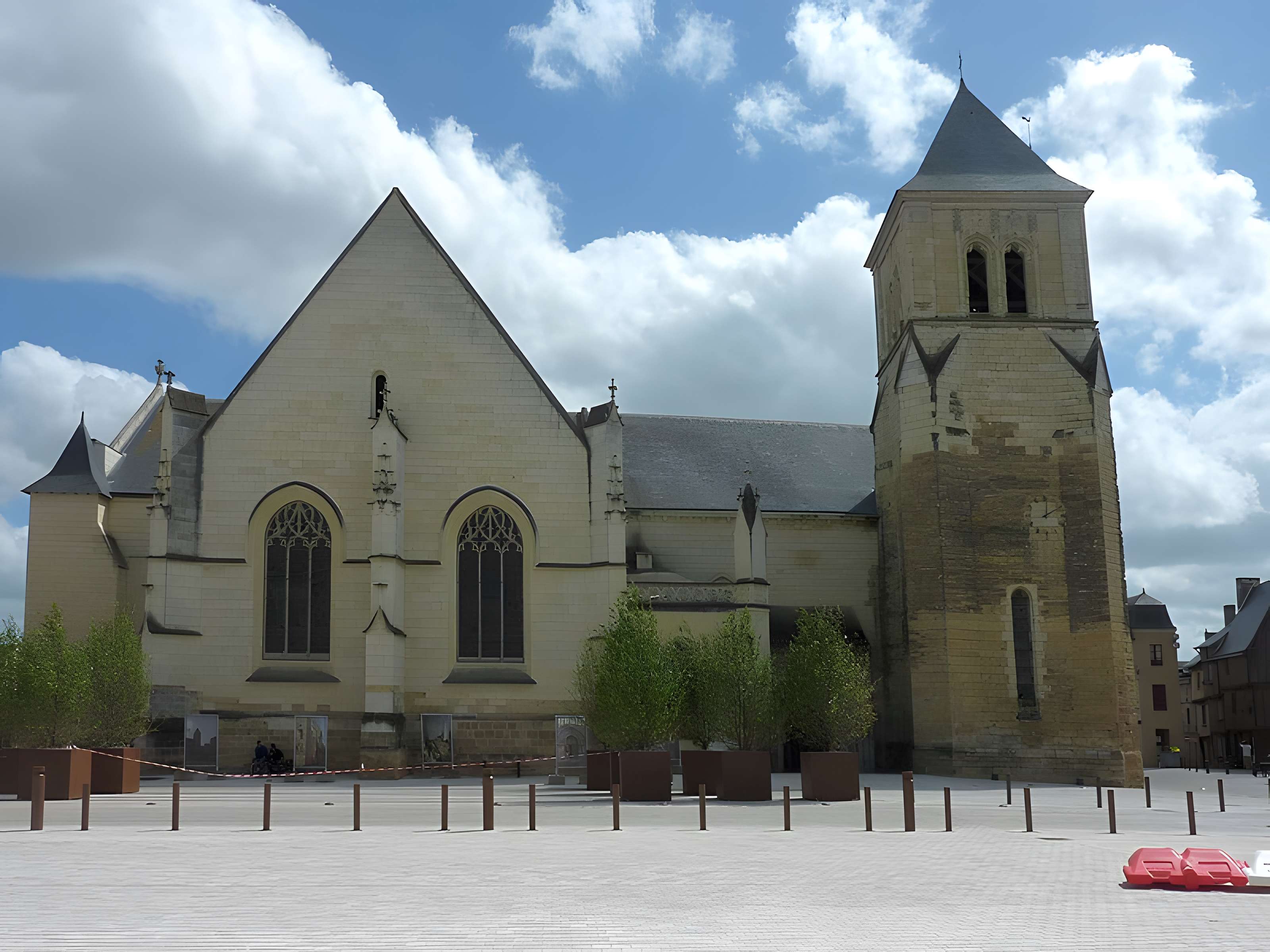 Église Saint-Médard de Thouars