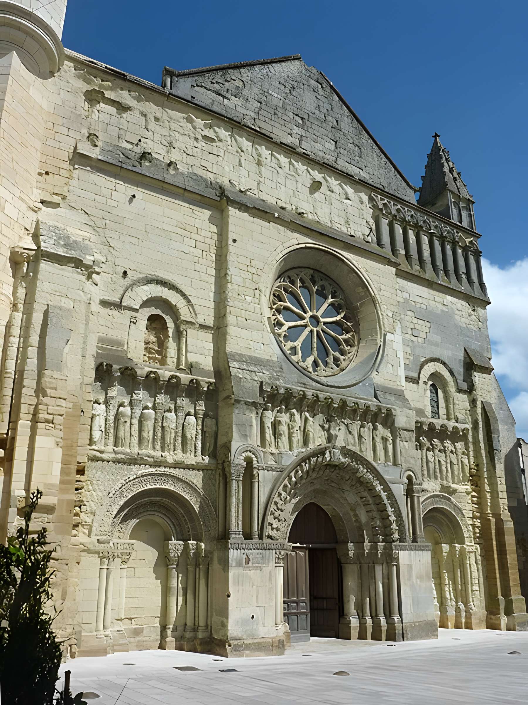Église Saint-Médard de Thouars