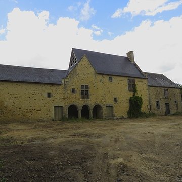 Ensemble dénommé Le Grand Poillé