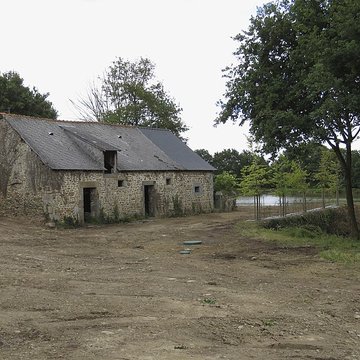 Ensemble dénommé Le Grand Poillé